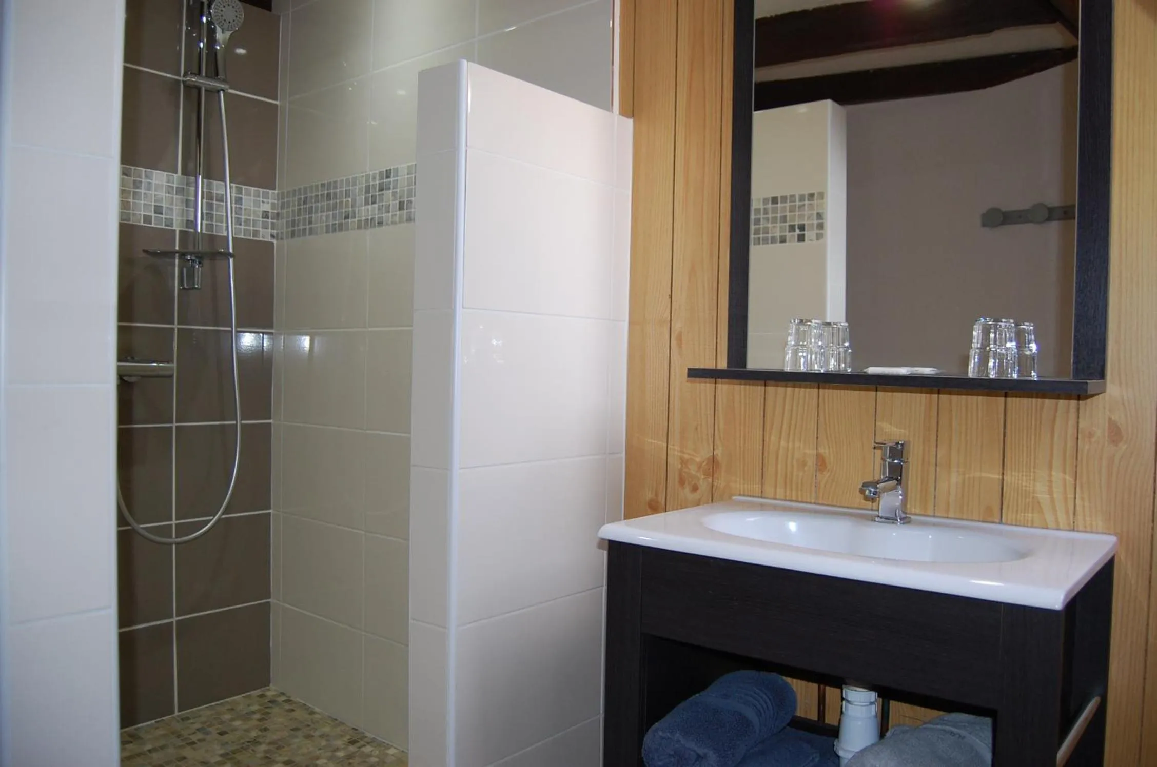 Shower in La Ferme de Laupilière
