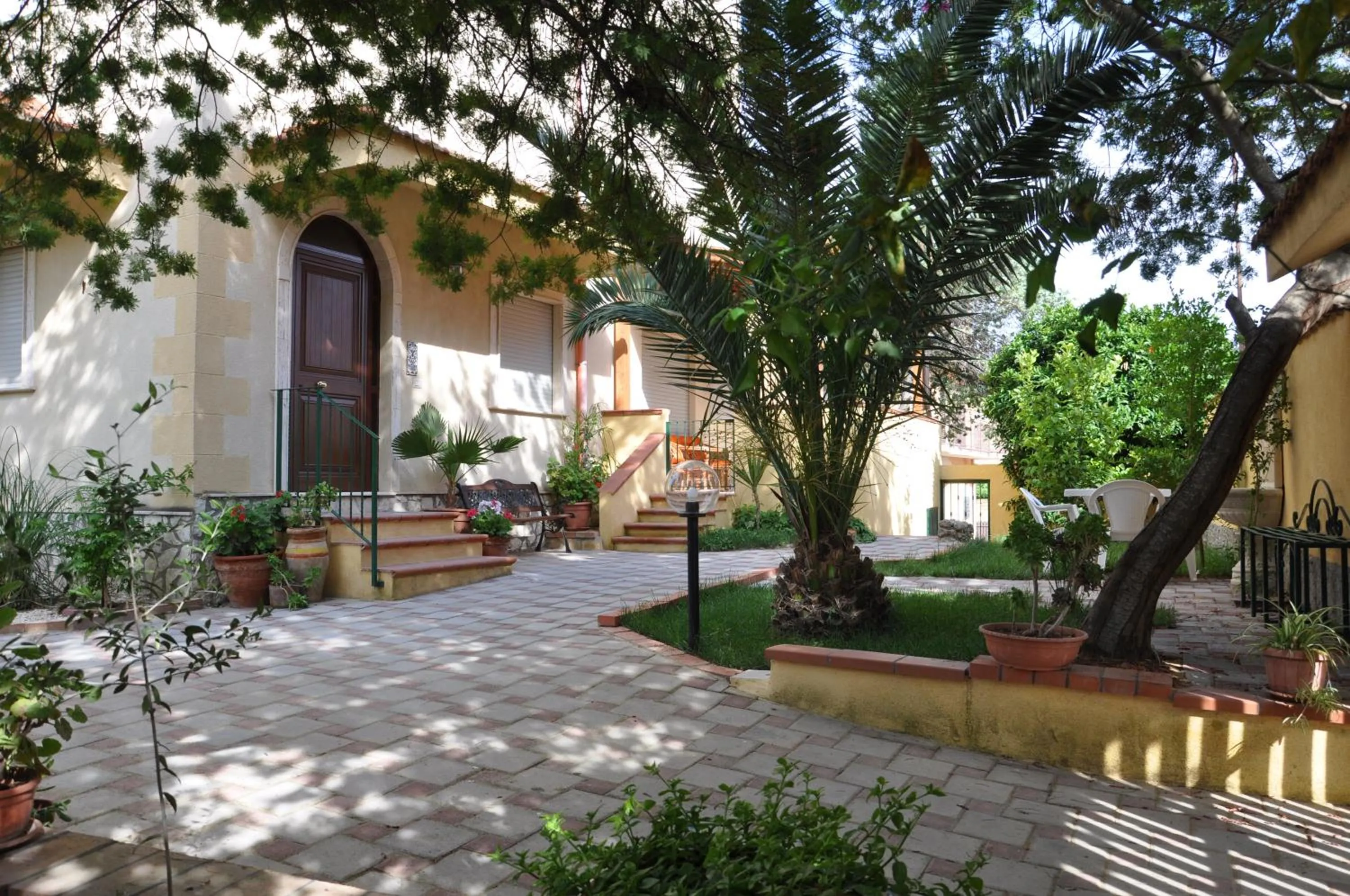Property building in Villa Rahal