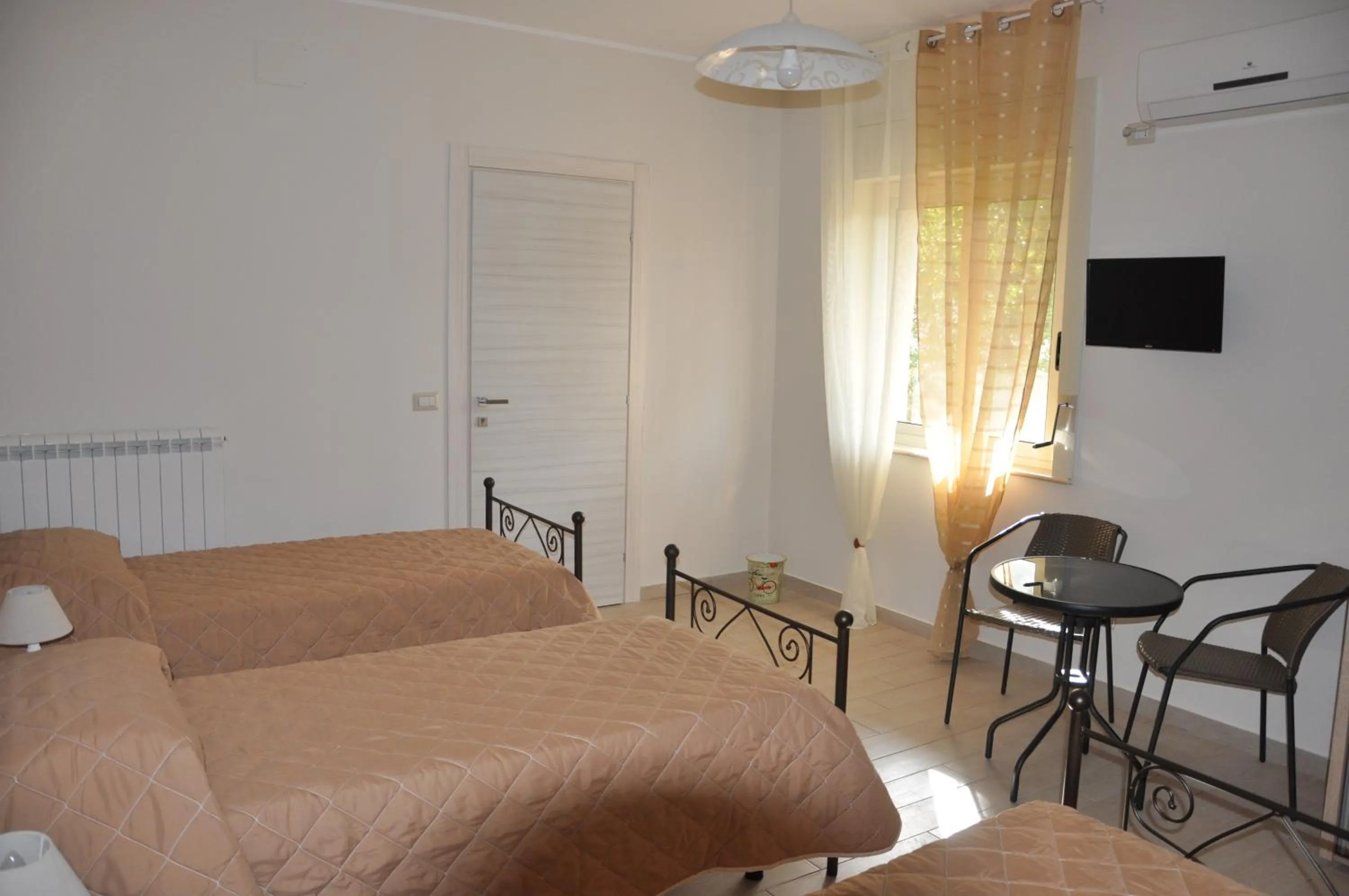 Photo of the whole room, Bed in Villa Rahal