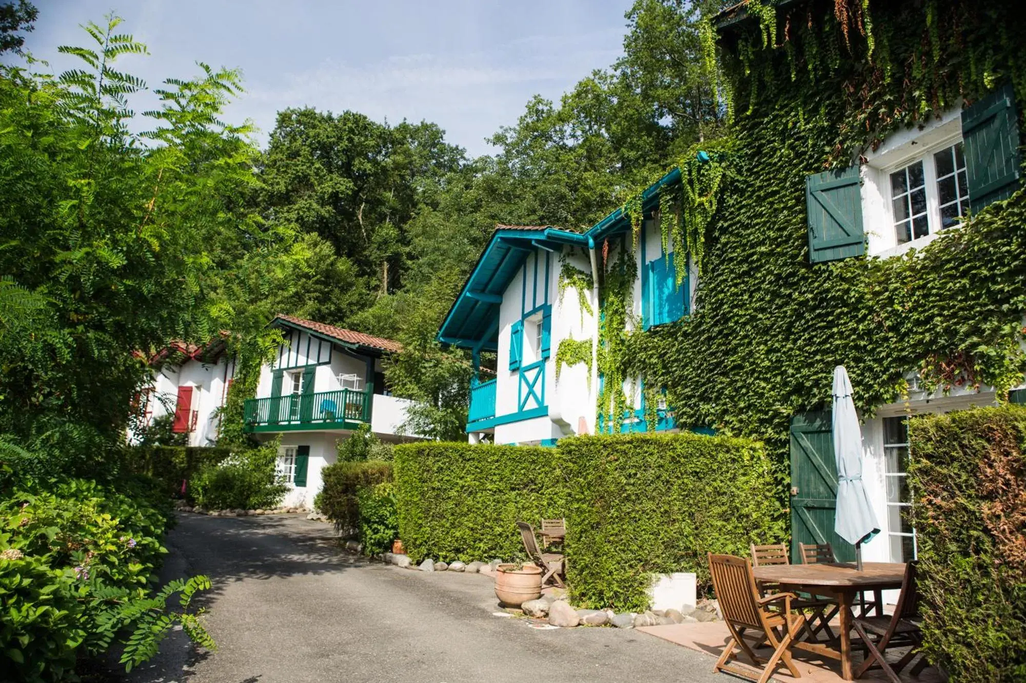 Facade/entrance in Les Collines Iduki Facade/entrance in Les Collines Iduki