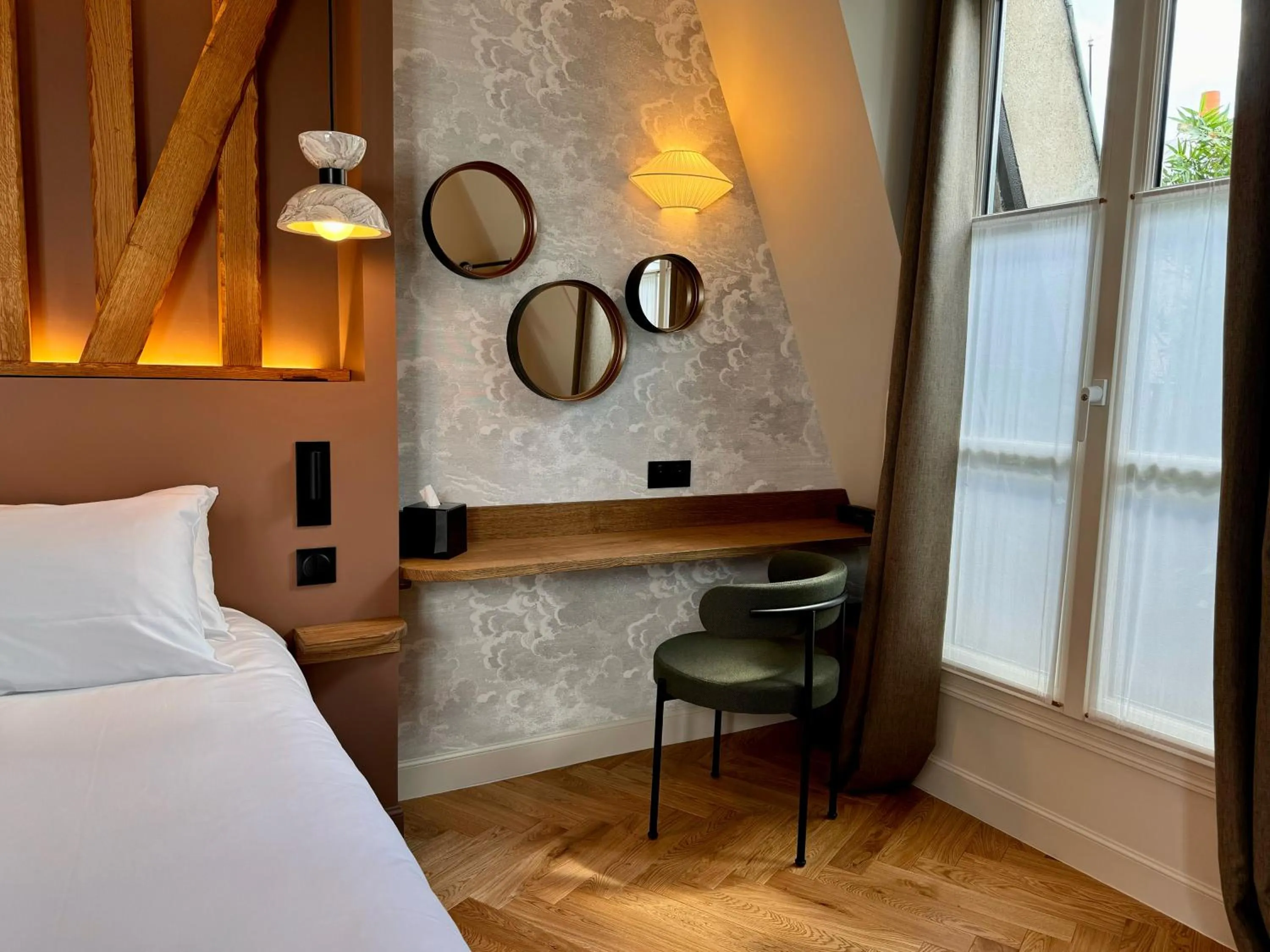 Bedroom, Bed in Hotel Abbatial Saint Germain