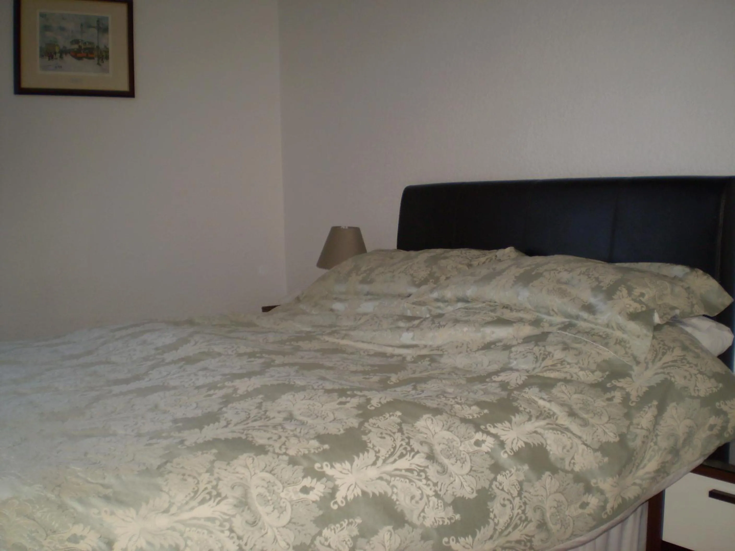 Bed in No 9 The Guest House Perth