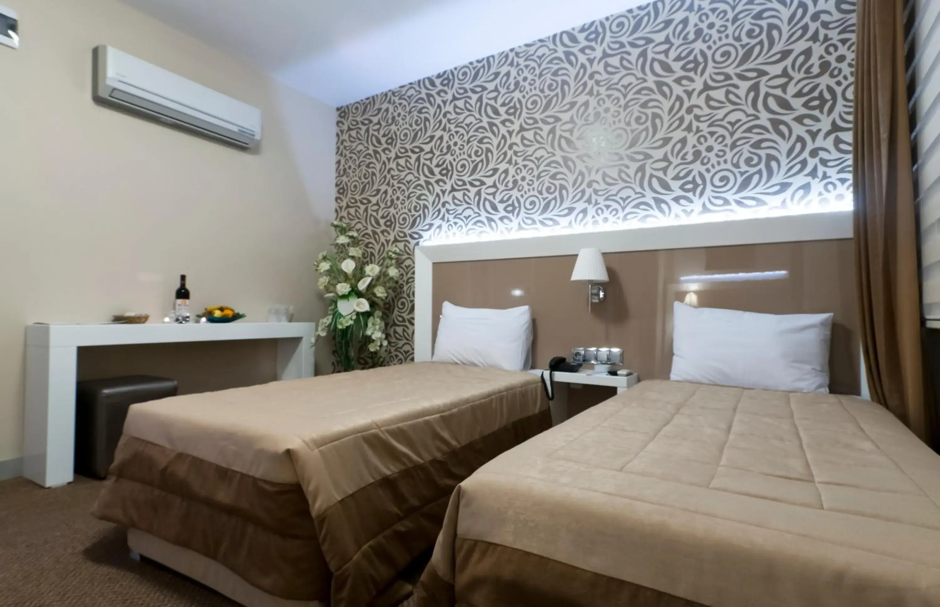 Photo of the whole room, Bed in Sultan Hotel Photo of the whole room, Bed in Sultan Hotel