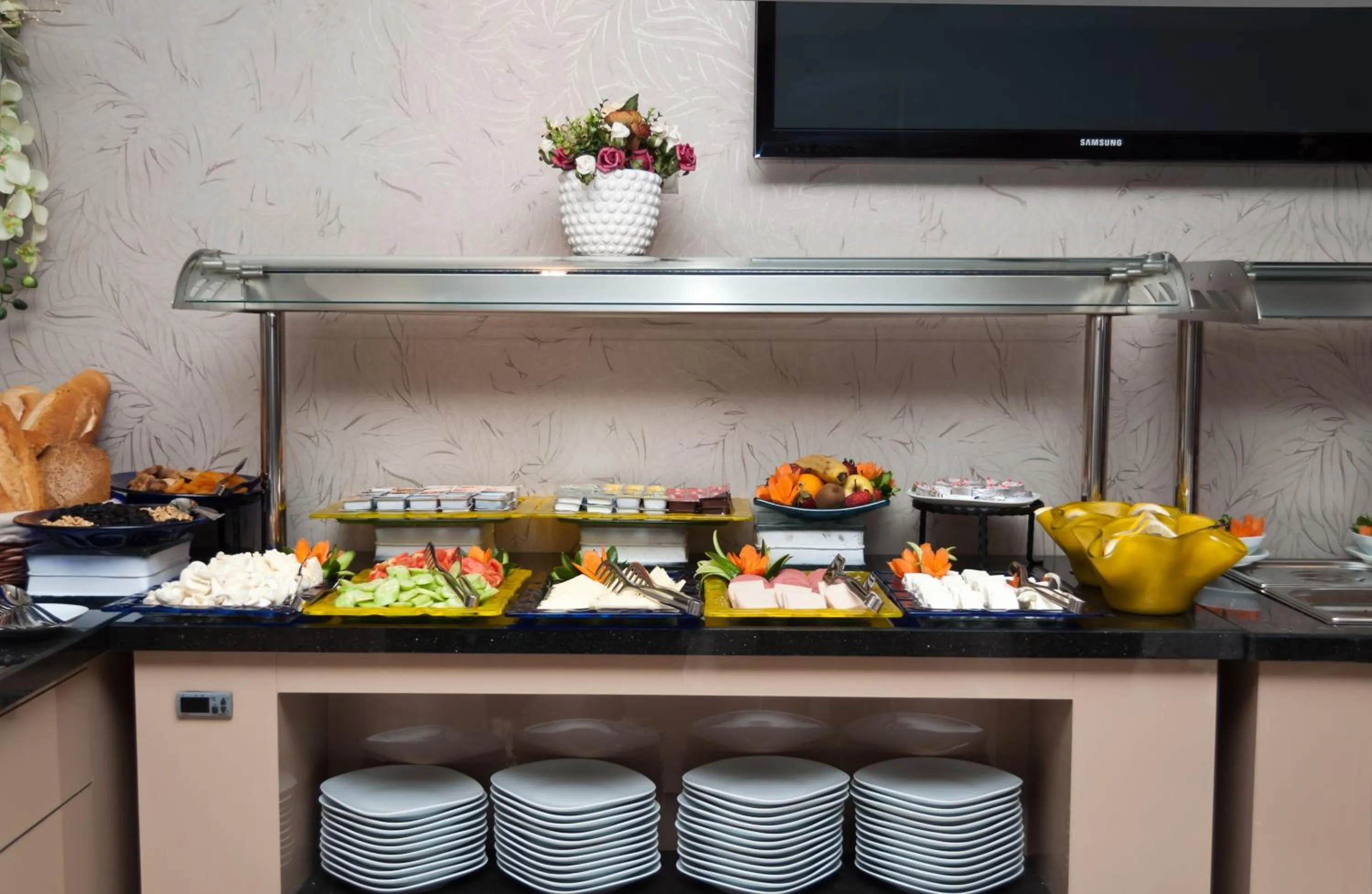 TV and multimedia in Sultan Hotel