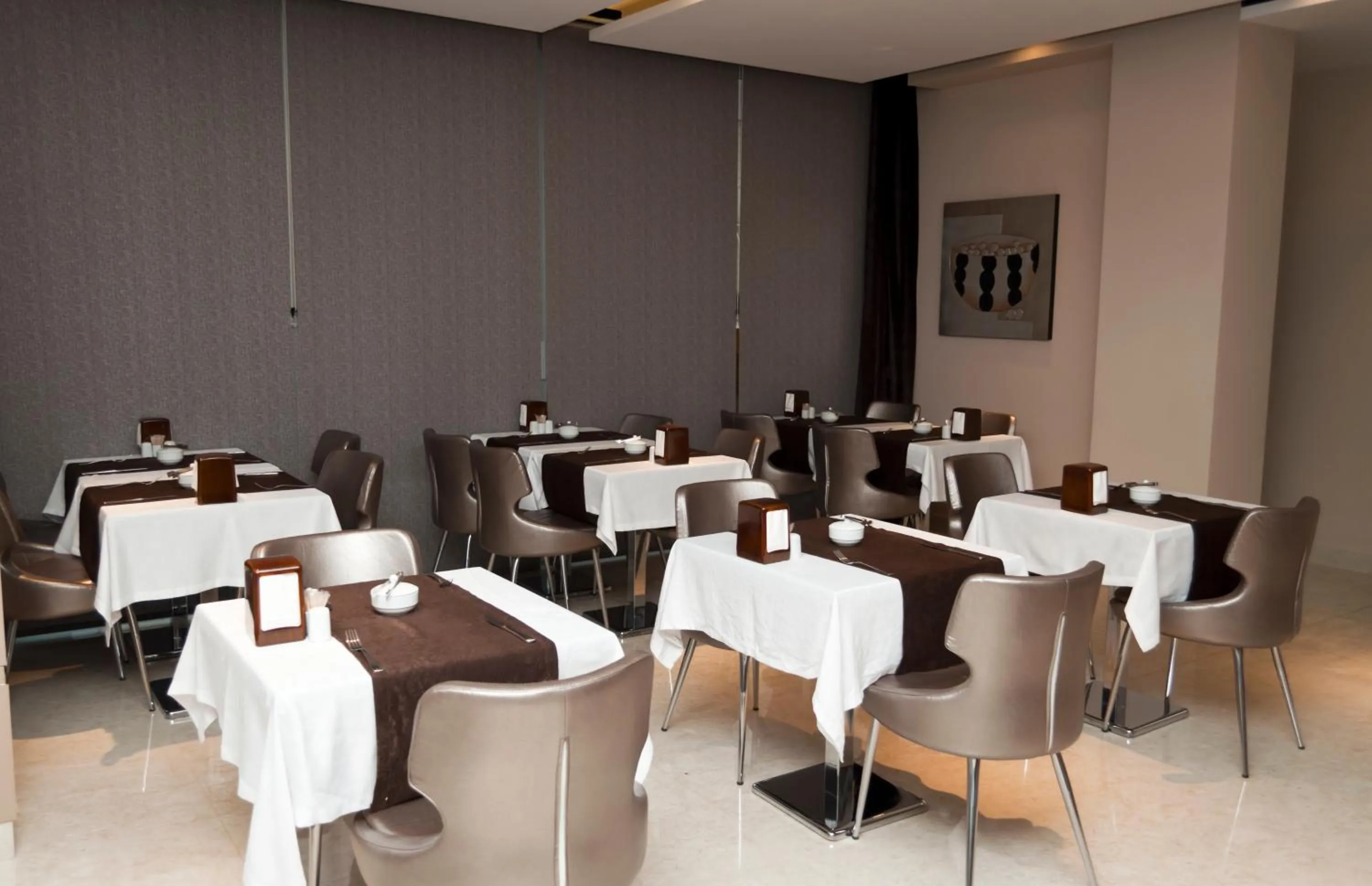 Restaurant/places to eat in Sultan Hotel