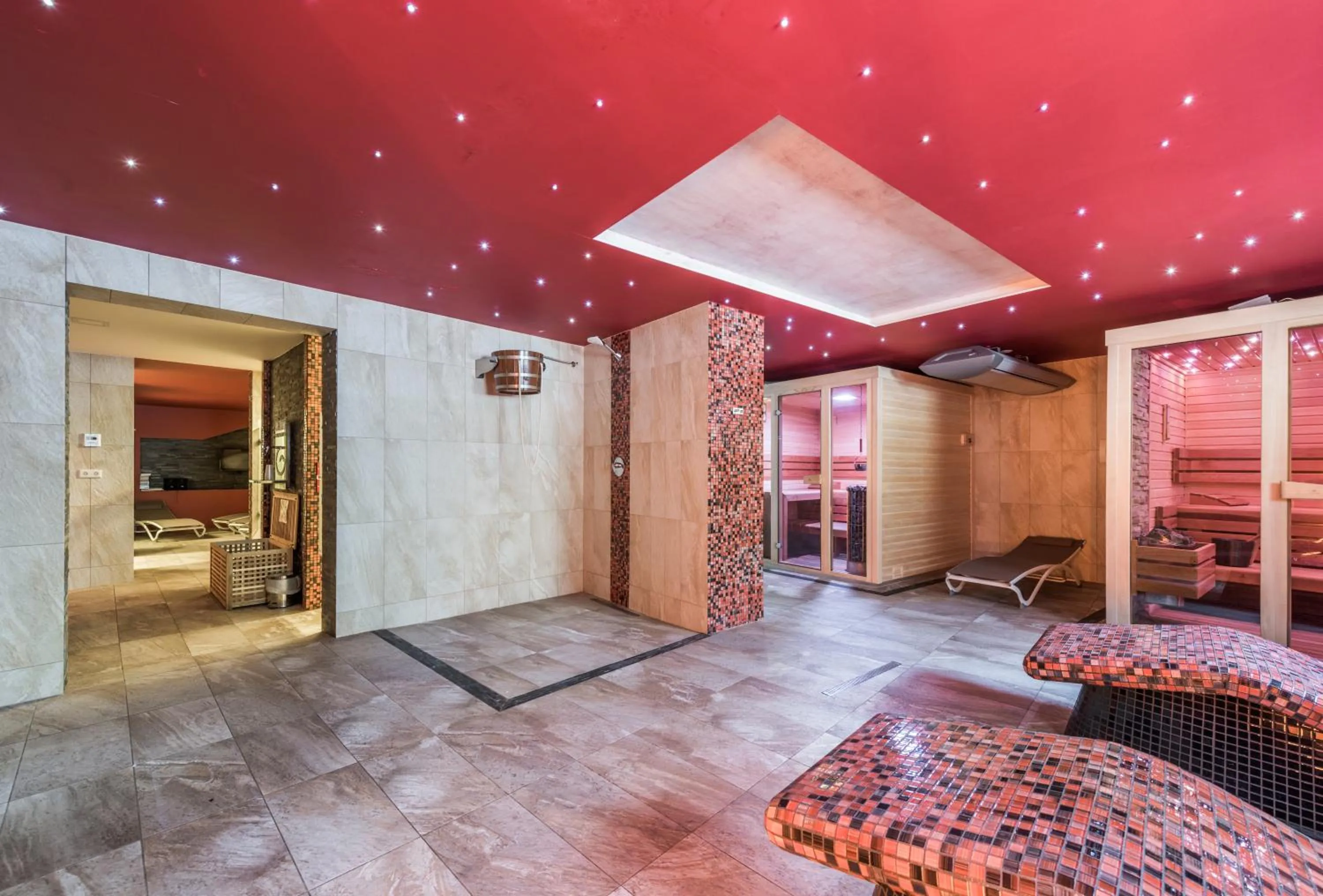 Sauna, Bed in Hotel Künstleralm