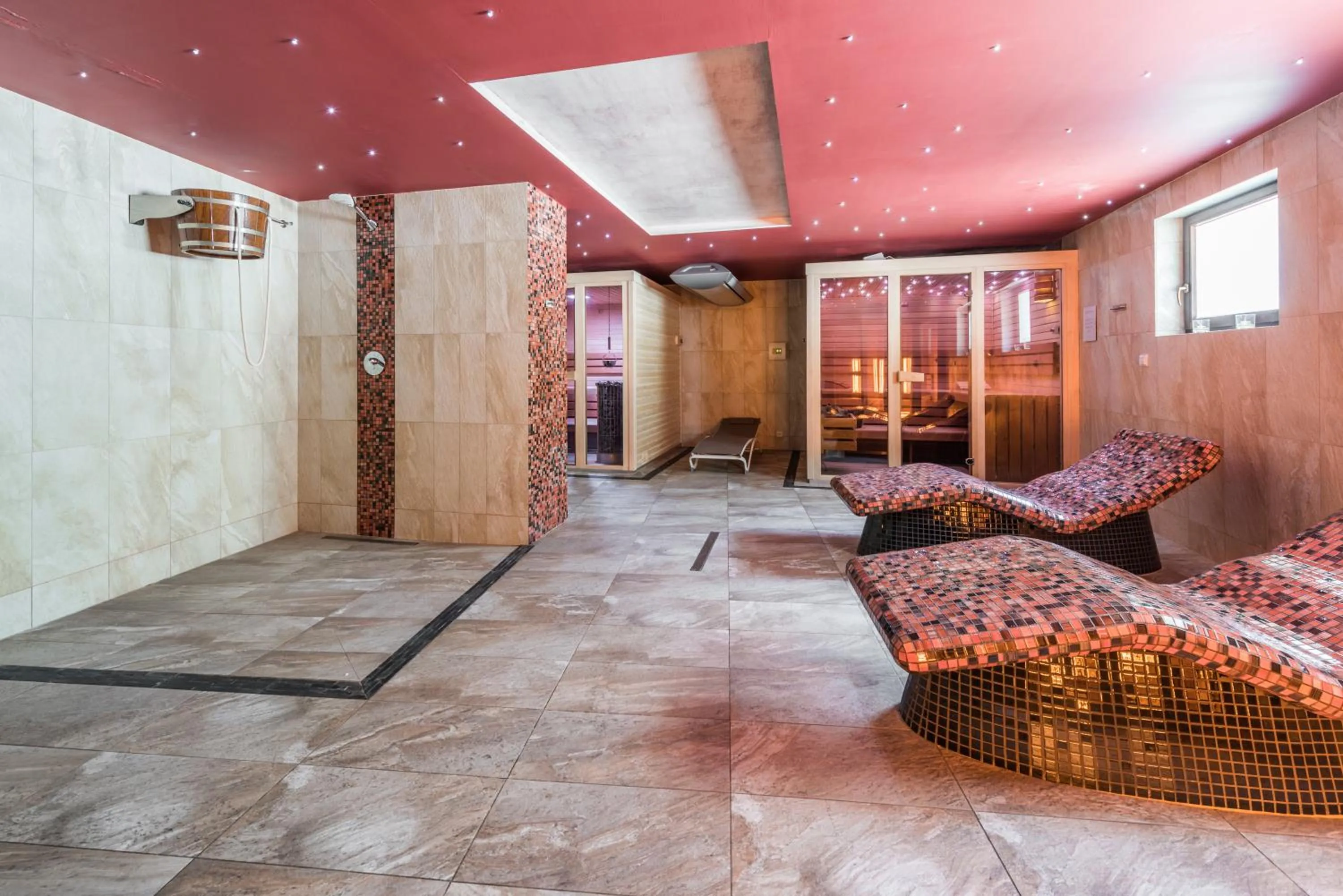 Sauna, Bed in Hotel Künstleralm
