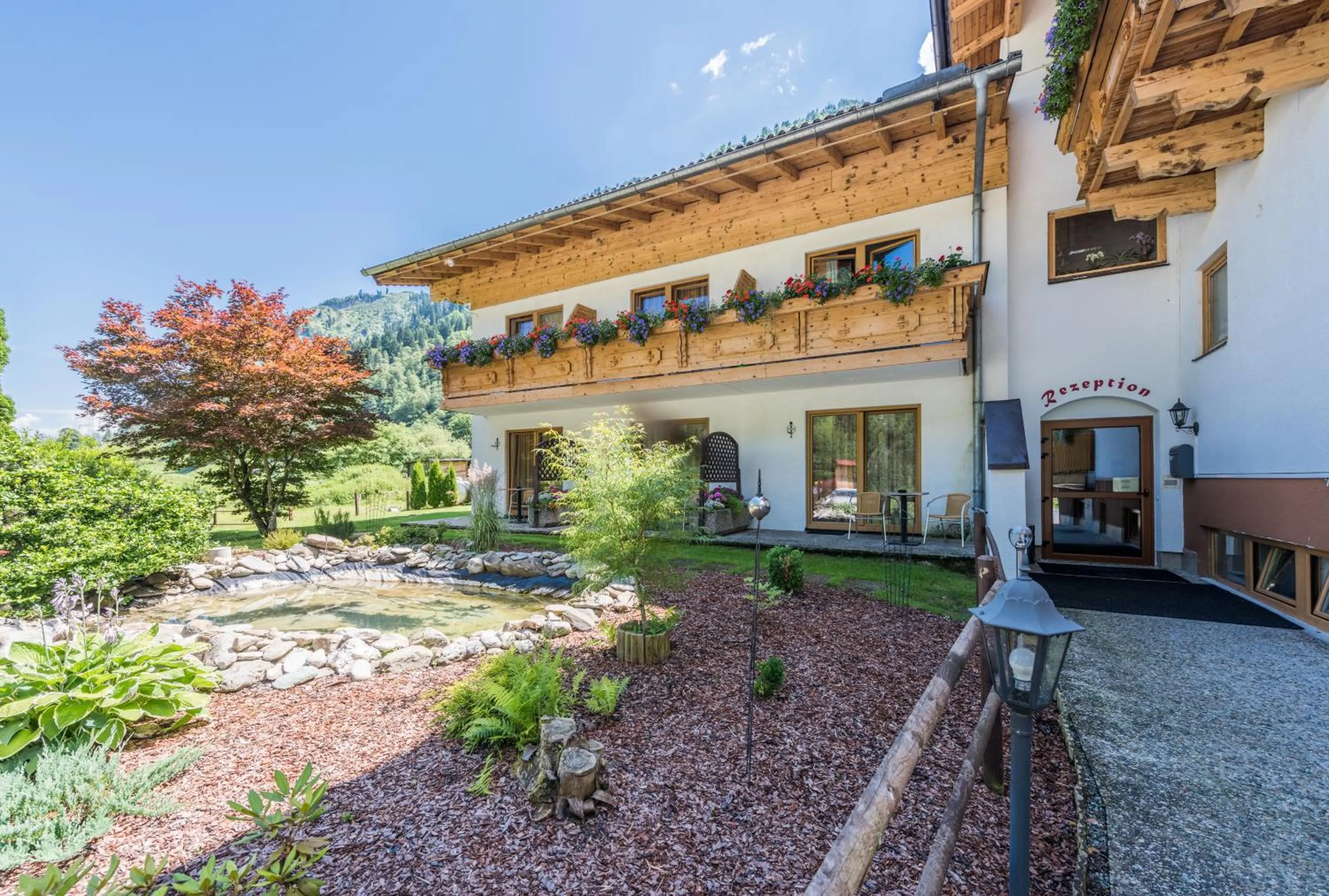 Facade/entrance in Hotel Künstleralm