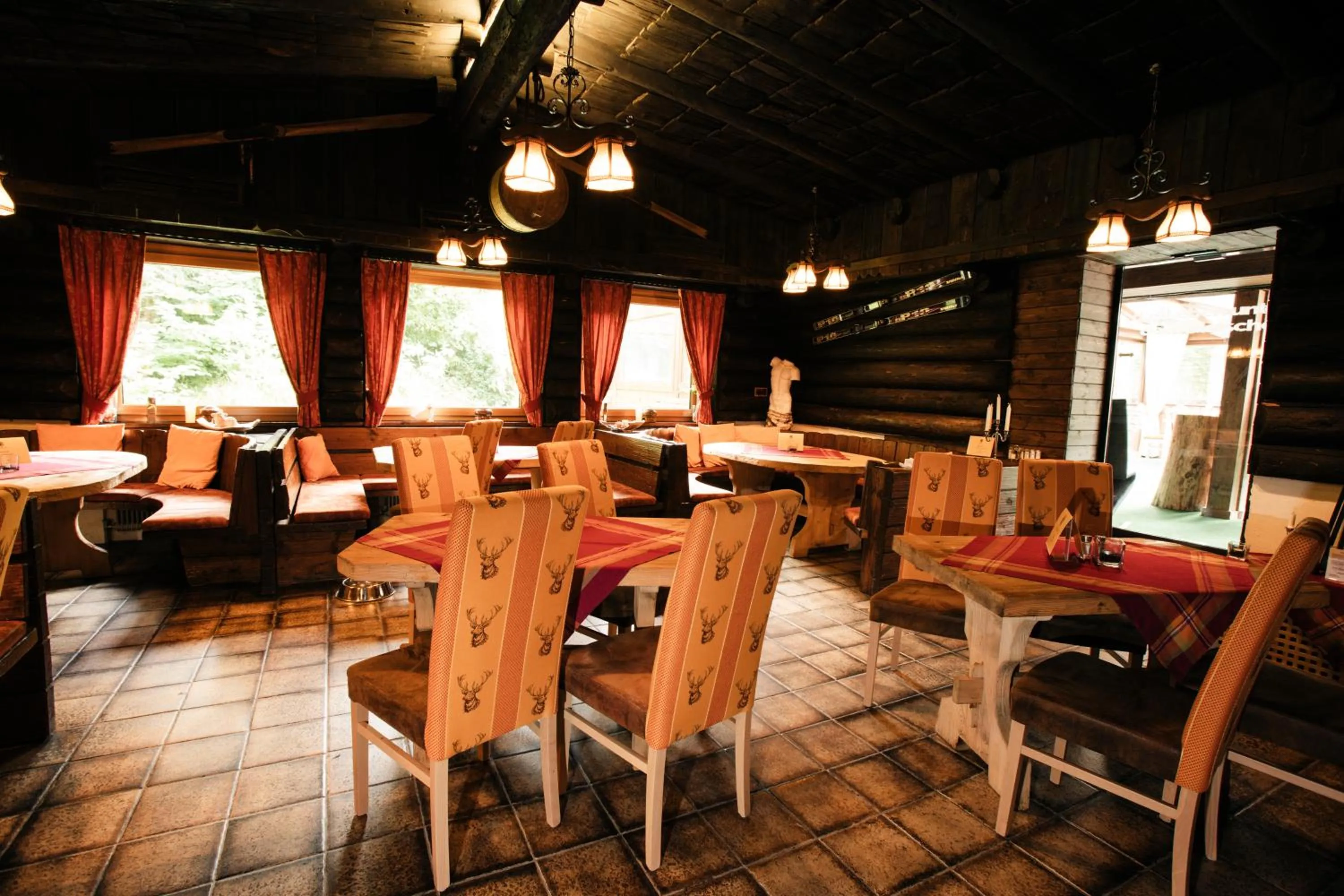 Restaurant/places to eat in Hotel Künstleralm