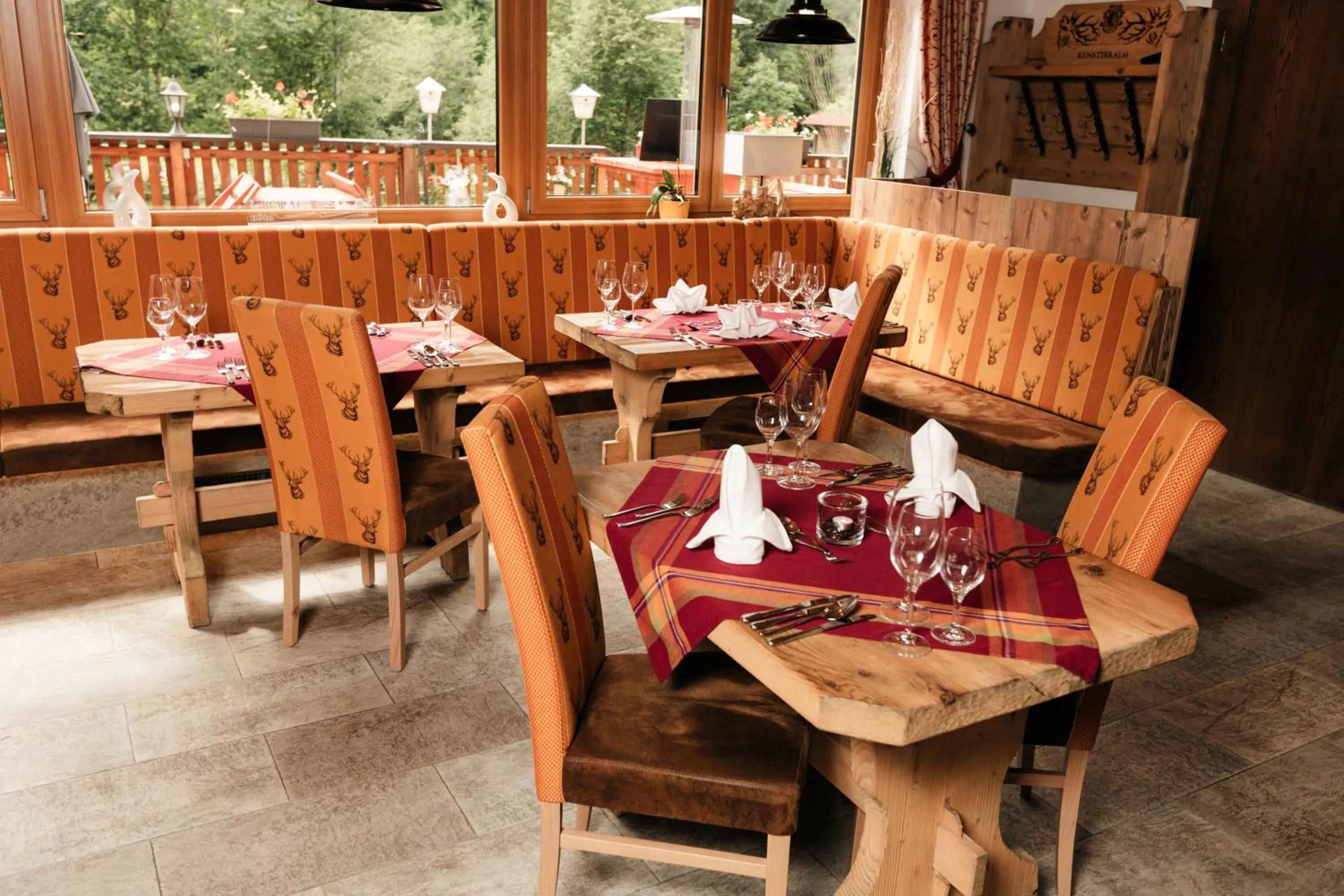 Restaurant/places to eat in Hotel Künstleralm