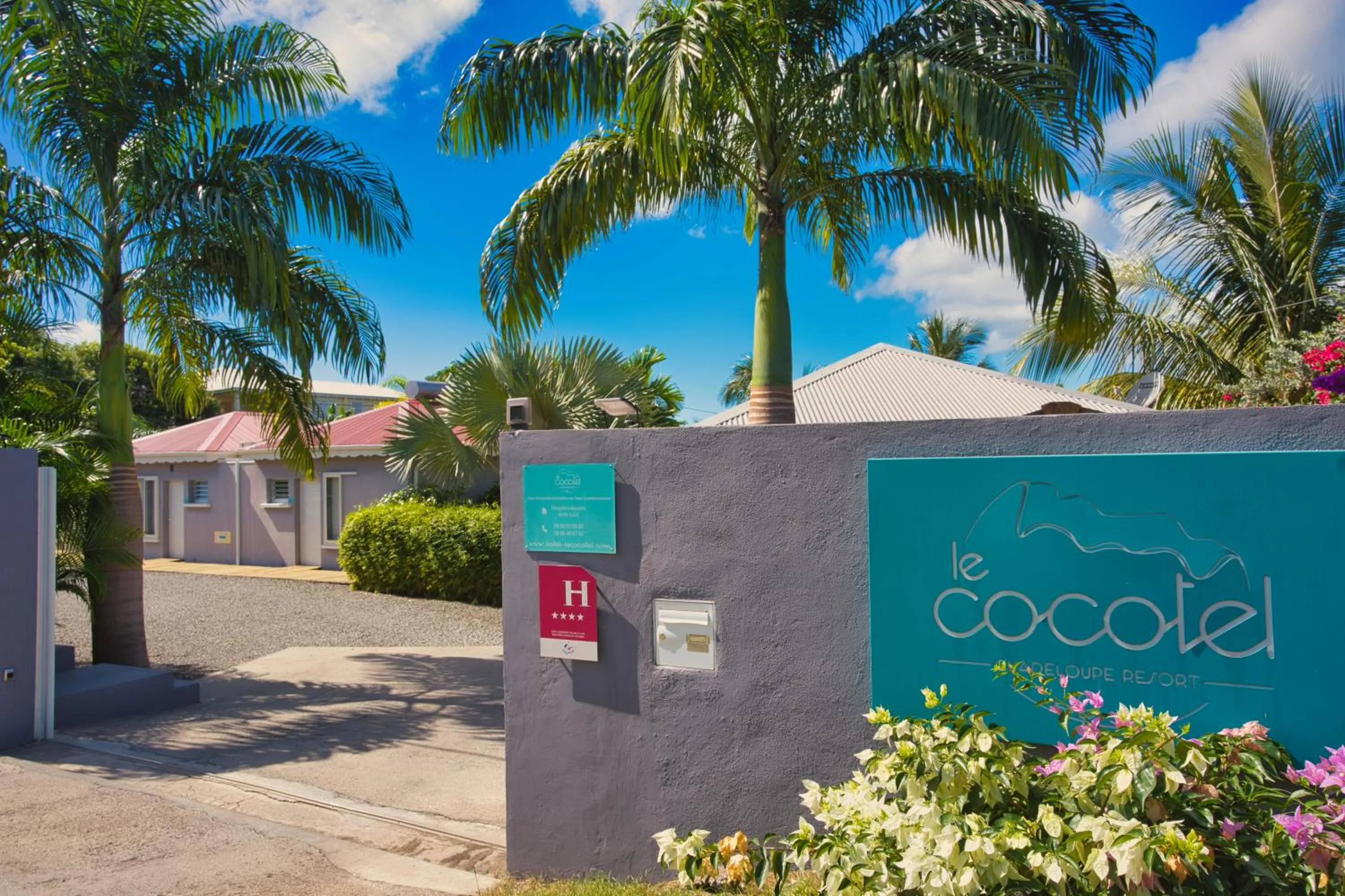 Street view in Hôtel & Villa Le Cocotel