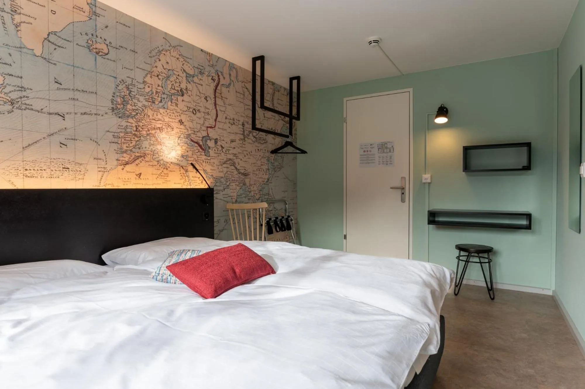 Bed in Emma's B&B - Self Check-in Hotel