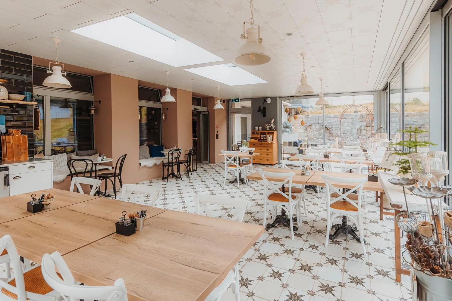 Restaurant/places to eat in Emma's B&B - Self Check-in Hotel