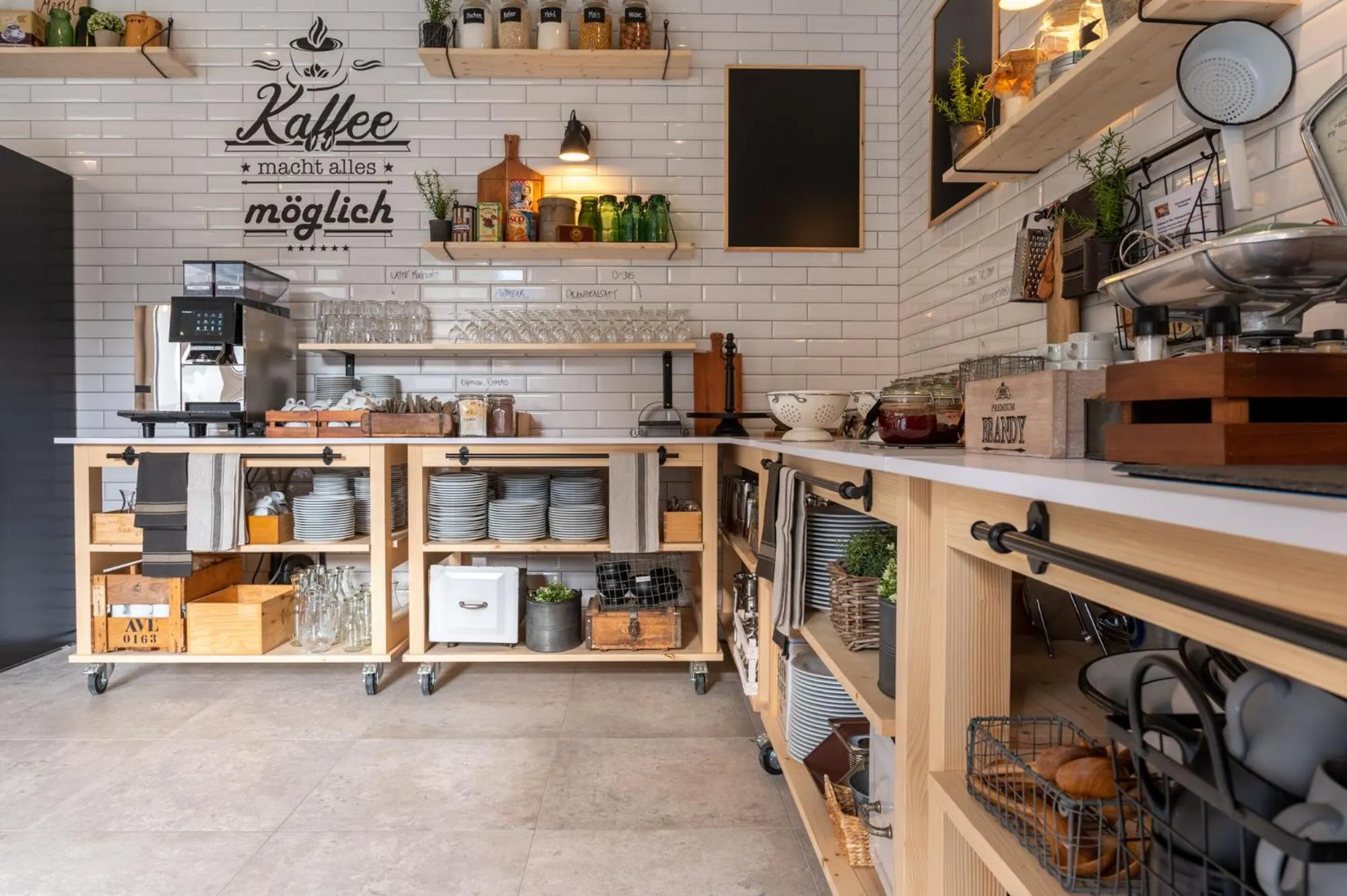 Food and drinks in Emma's B&B - Self Check-in Hotel