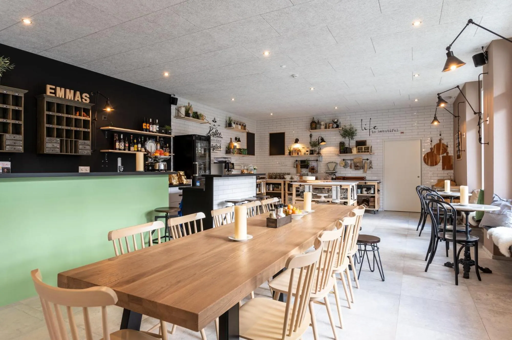 Lobby or reception in Emma's B&B - Self Check-in Hotel