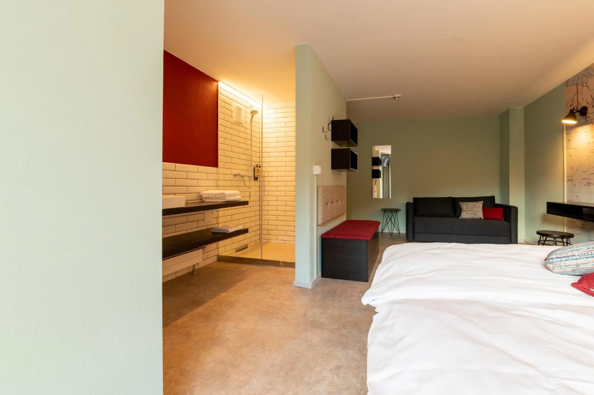 Bathroom, Bed in Emma's B&B - Self Check-in Hotel