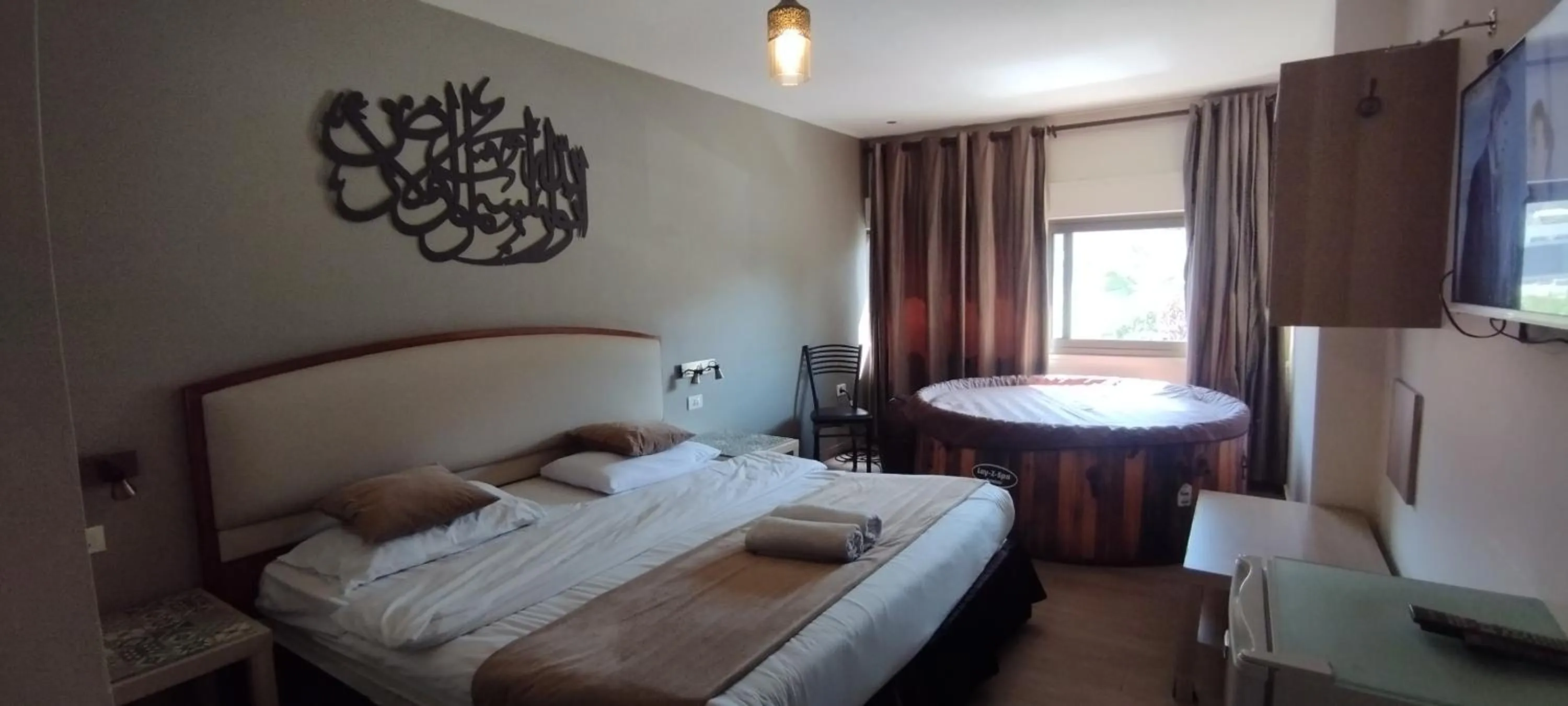 Bed in Layaali Amman Hotel