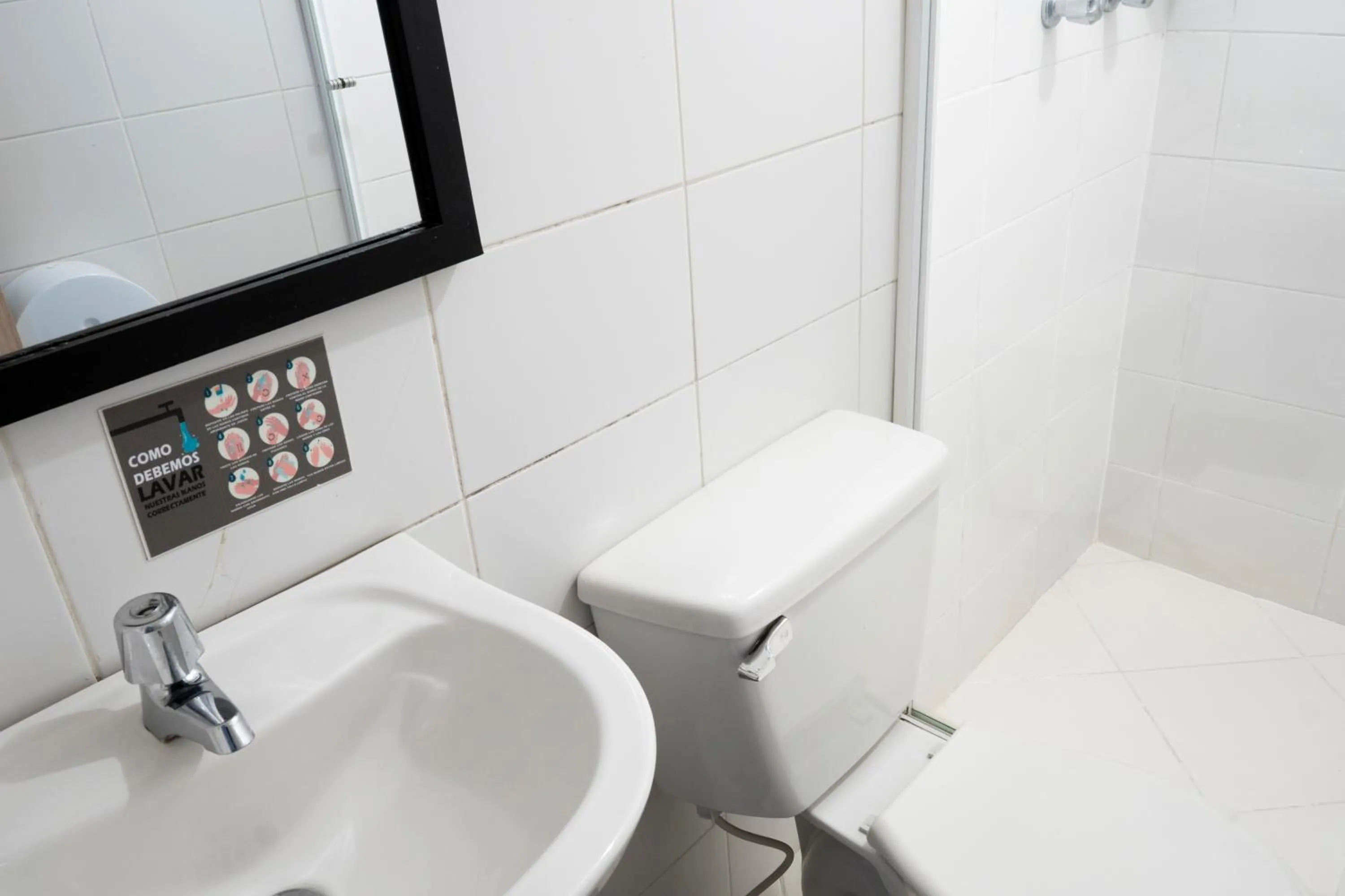 Toilet in Hotel Colores Boutique