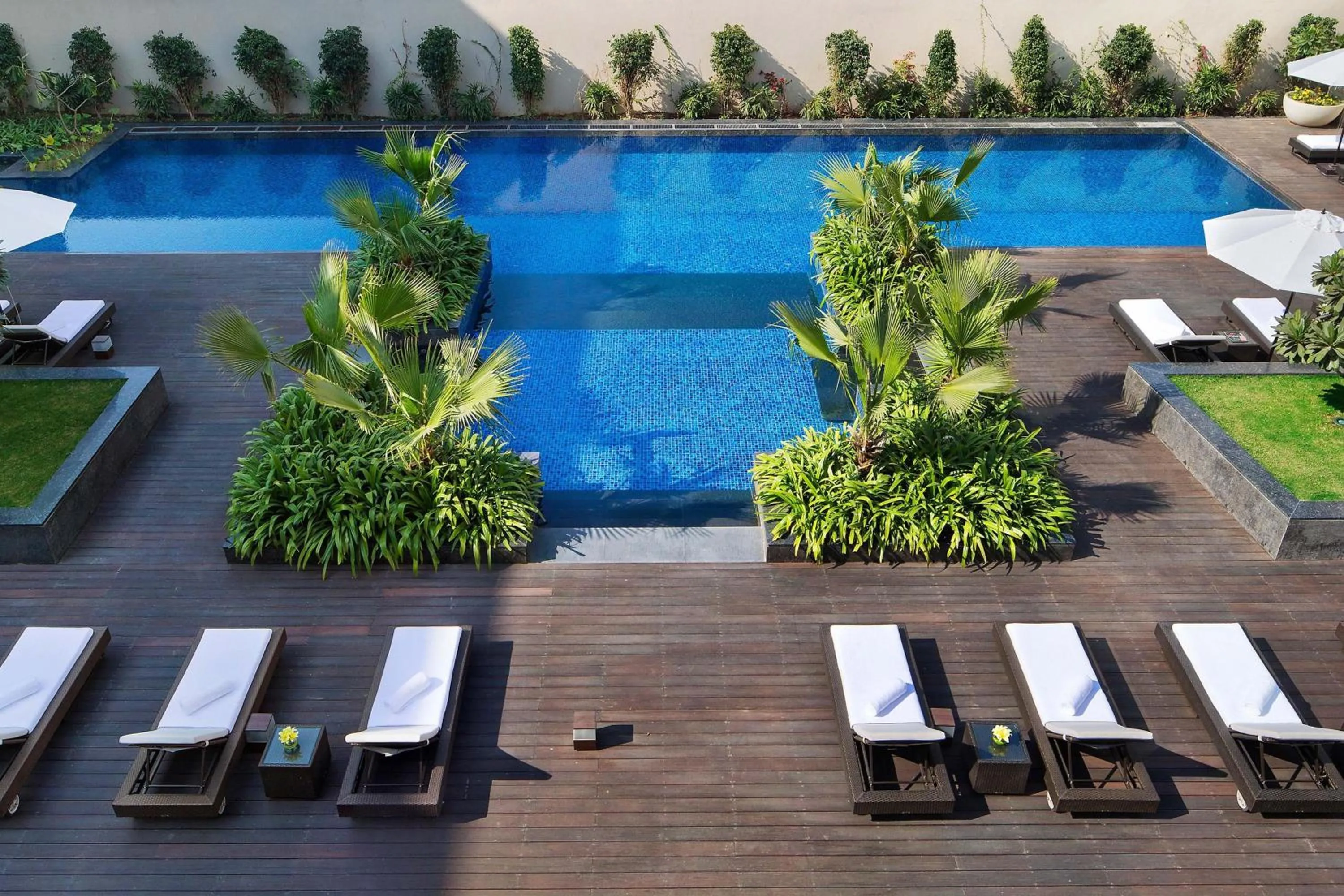 Swimming pool in JW Marriott Hotel New Delhi Aerocity