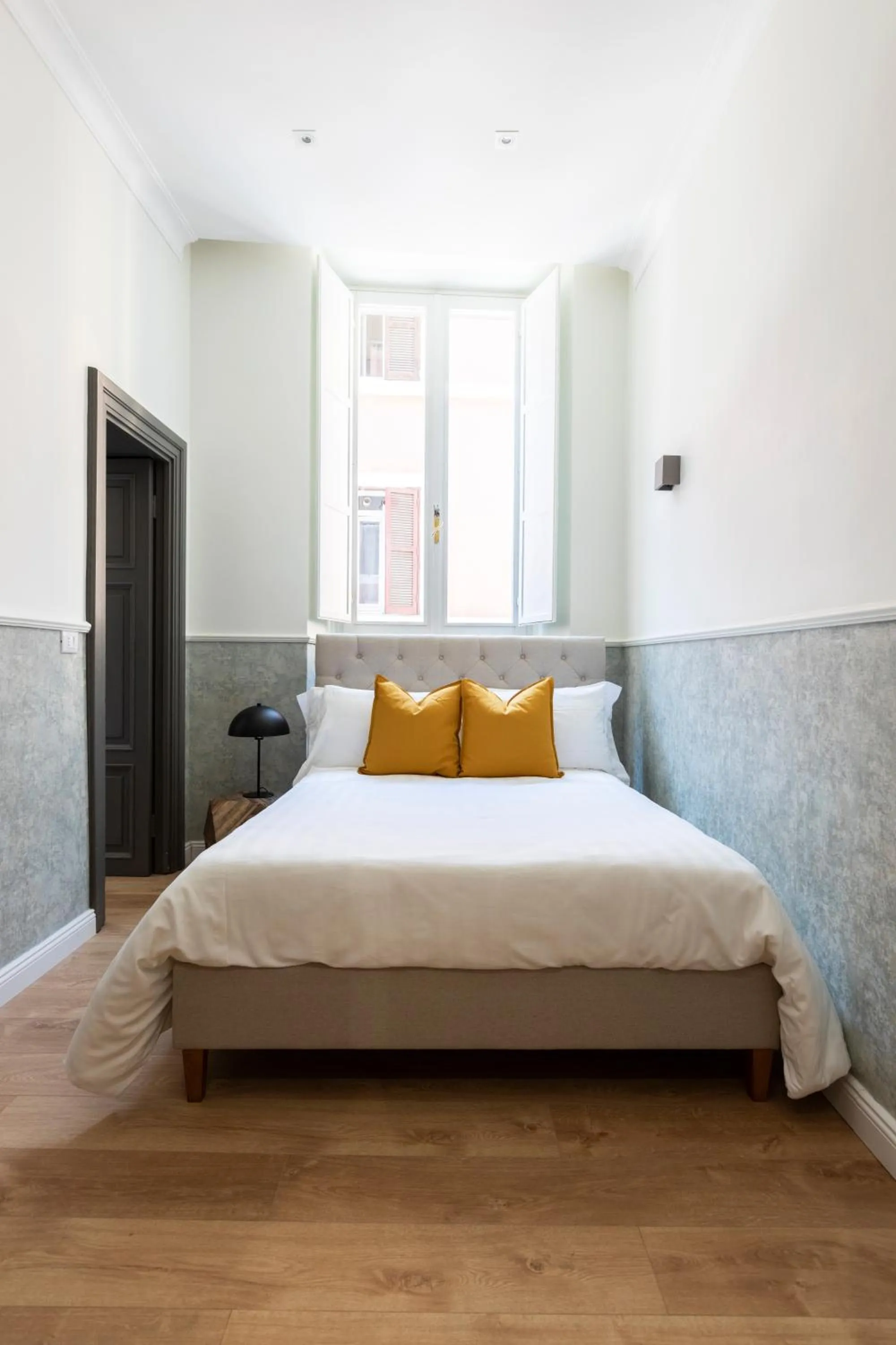 Bed in Louly Spanish Steps