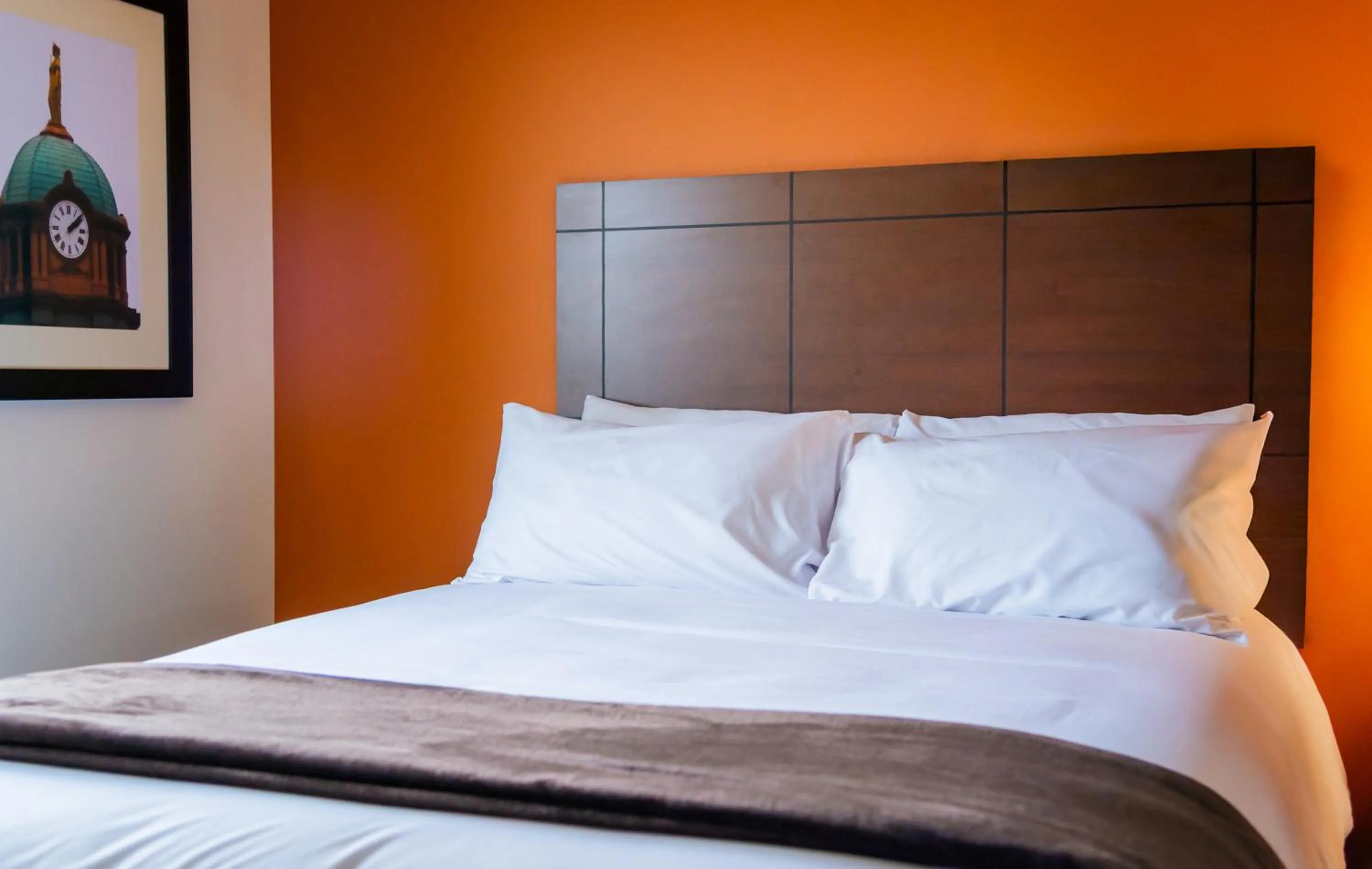 Bed in My Place Hotel-Overland Park, KS