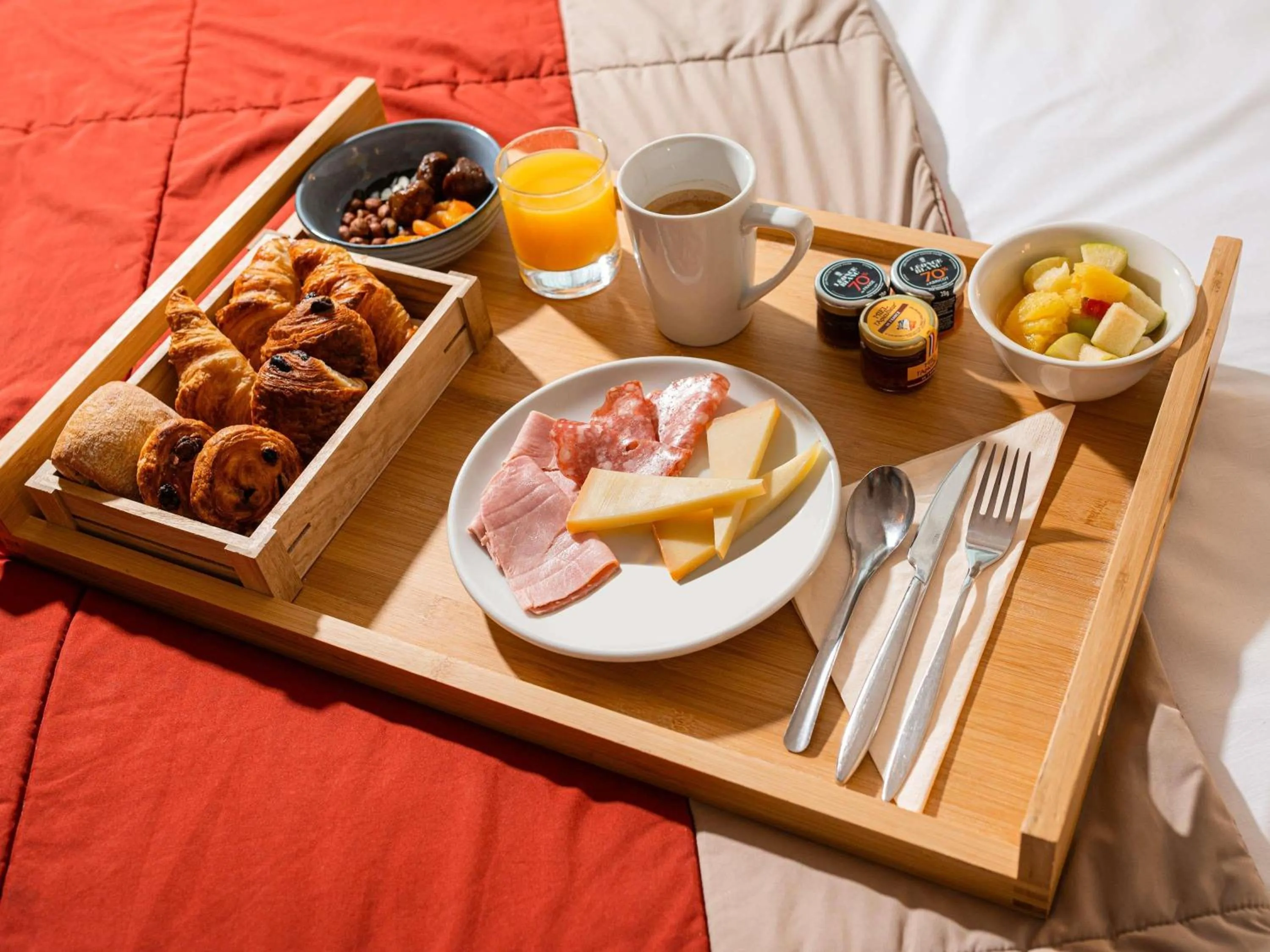 Bedroom in Mercure Lyon Centre Saxe Lafayette