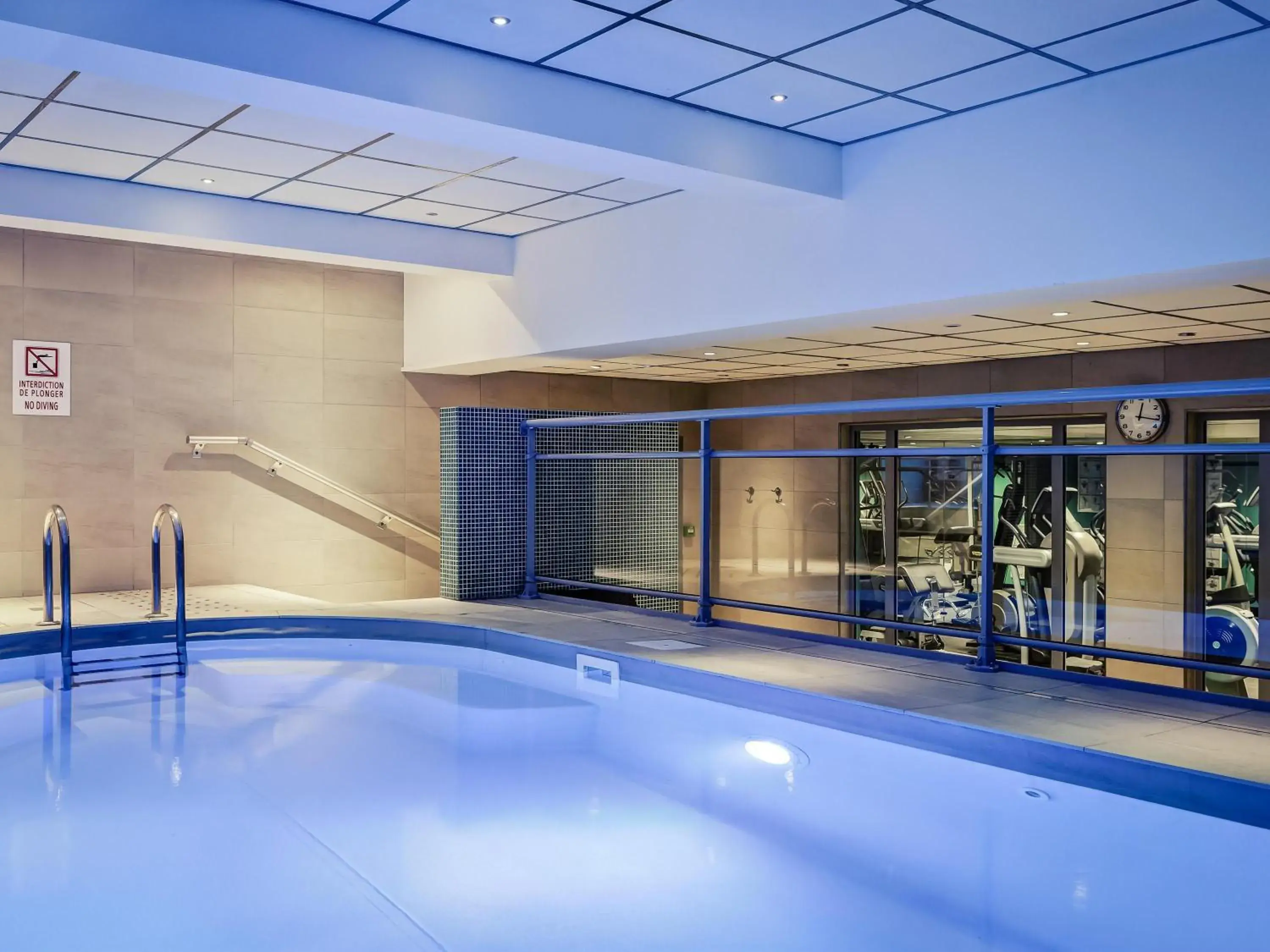 Pool view in Mercure Lyon Centre Saxe Lafayette Pool view in Mercure Lyon Centre Saxe Lafayette