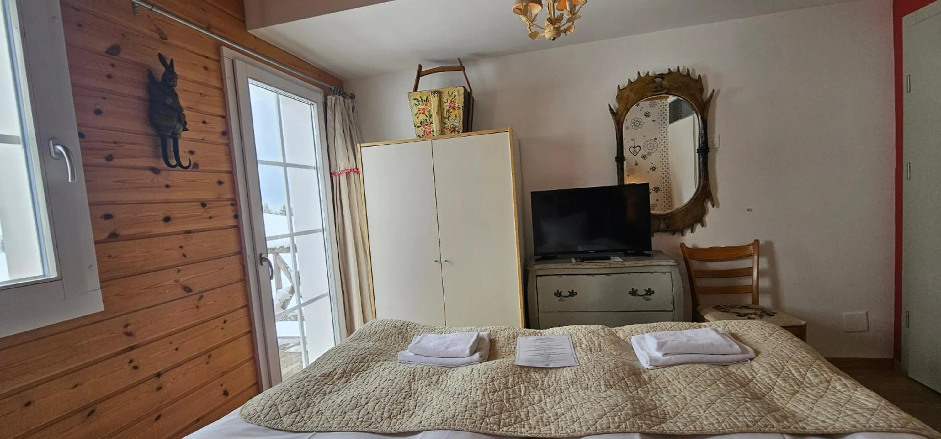 Bed in Hamilton Lodge & Spa