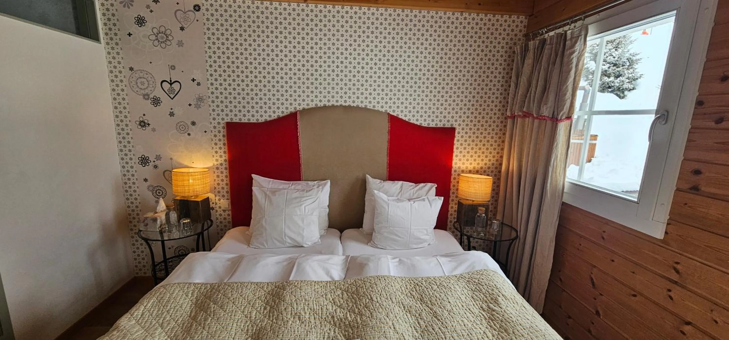 Bed in Hamilton Lodge & Spa