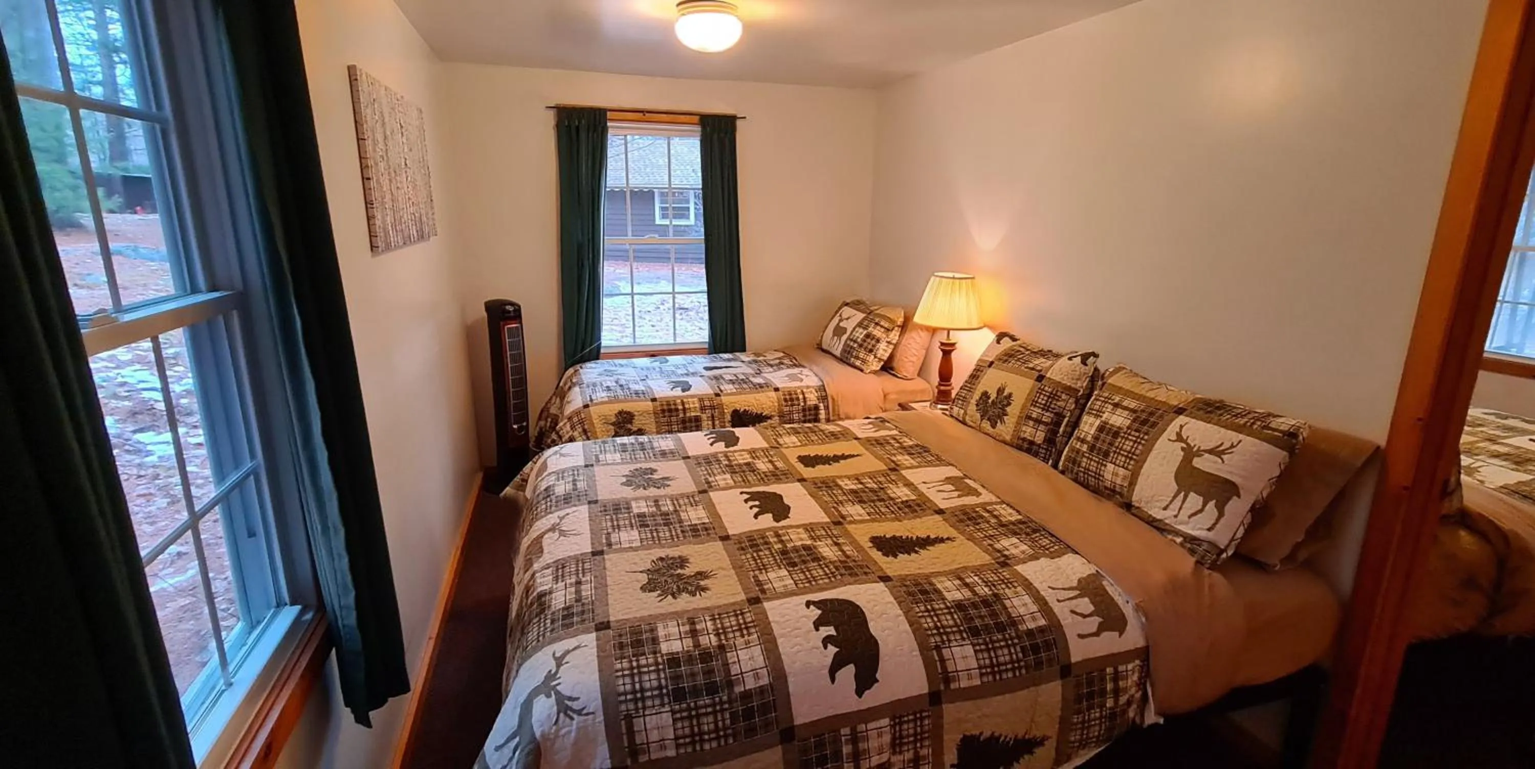 Bedroom, Bed in The Wilderness Inn: Chalets