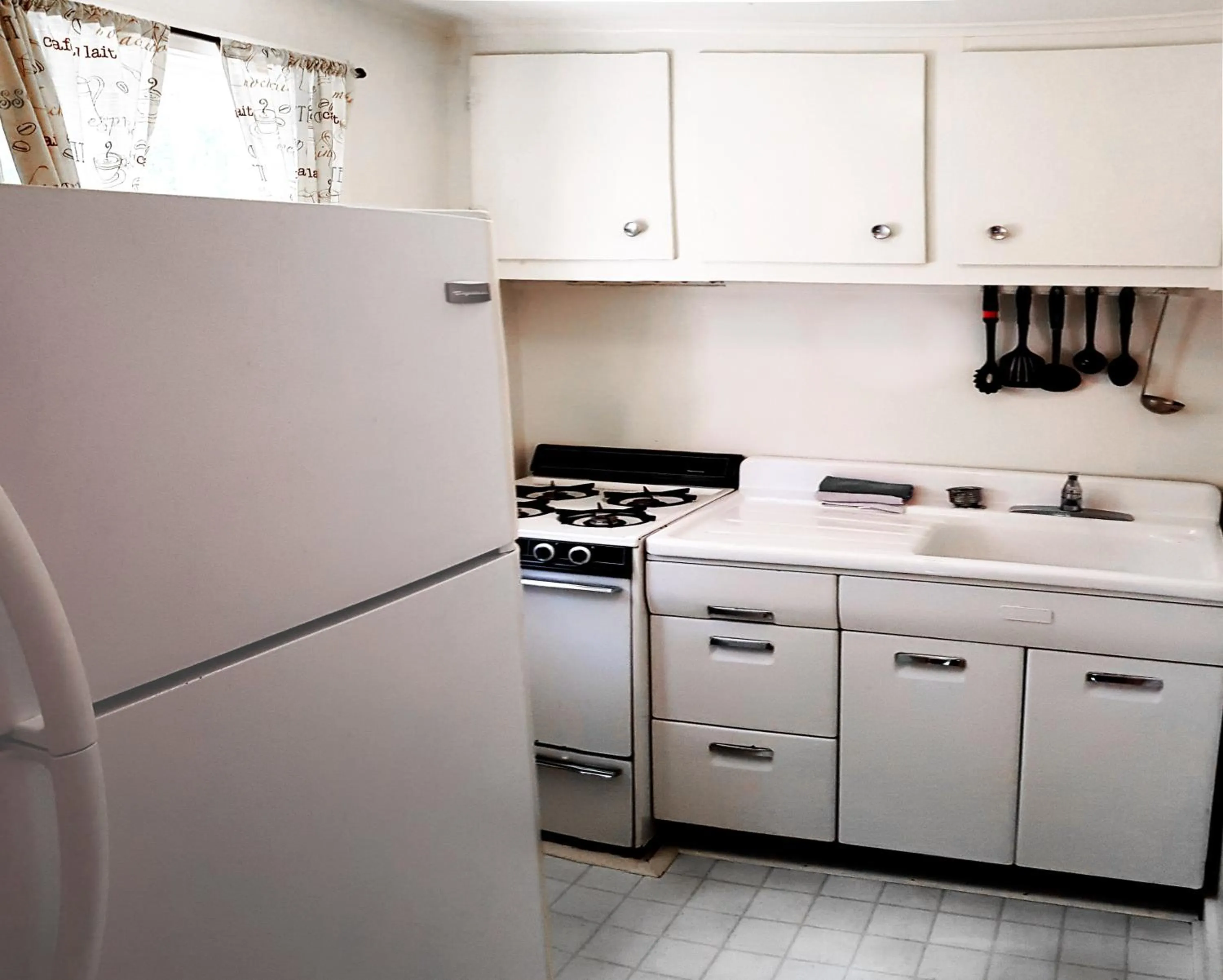 Kitchen or kitchenette in The Wilderness Inn: Chalets