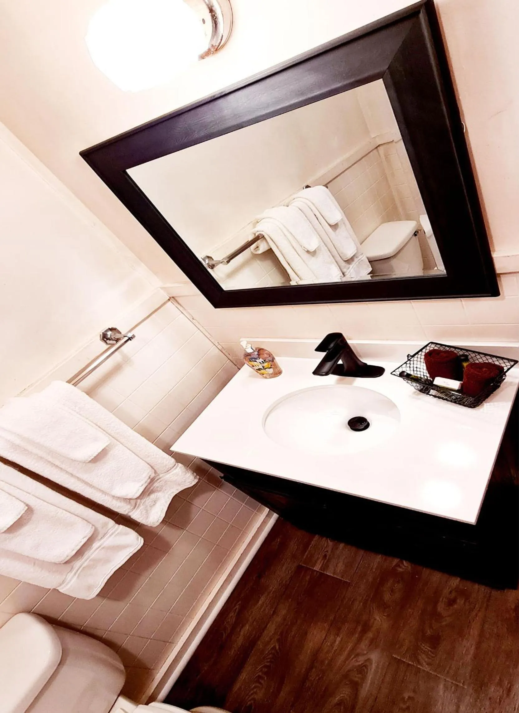 Bathroom in The Wilderness Inn: Chalets