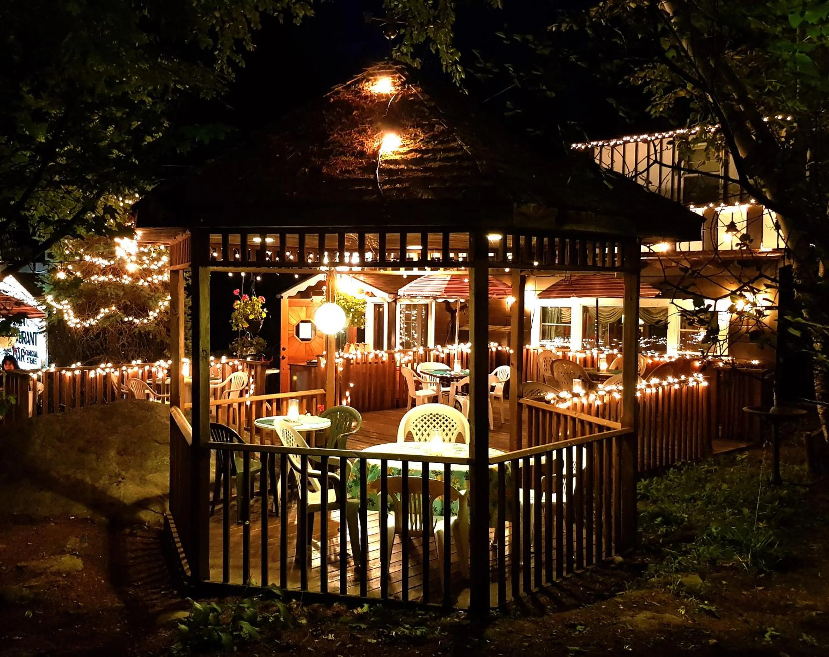 Restaurant/places to eat in The Wilderness Inn: Chalets