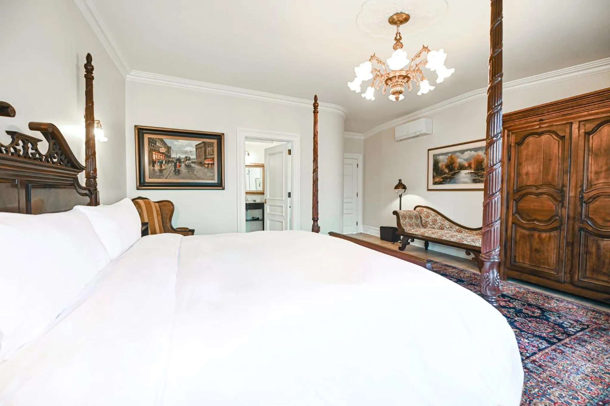 Bed in StoneHaven Le Manoir - Relais & Châteaux