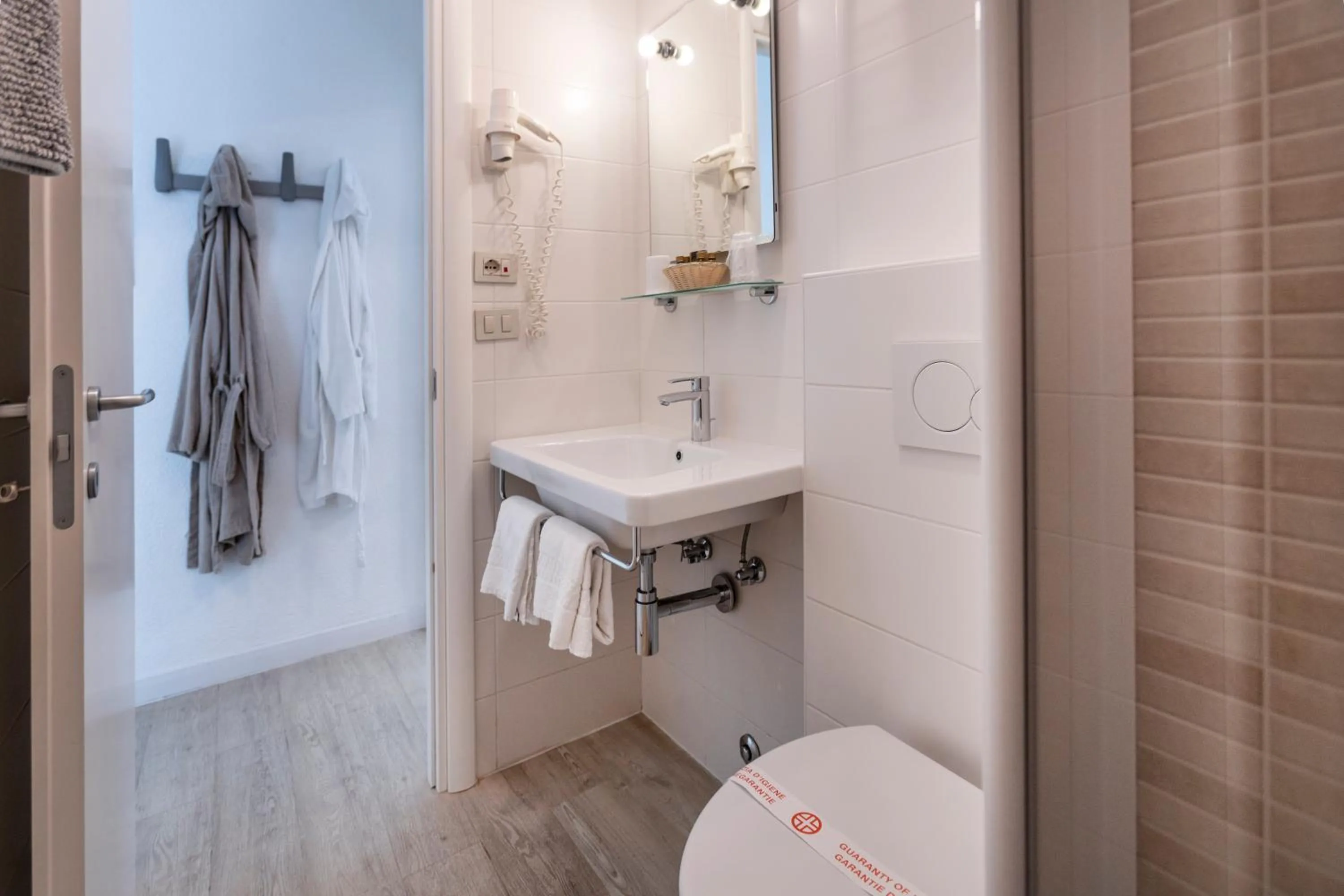 Bathroom in Hotel Roma Aparthotel