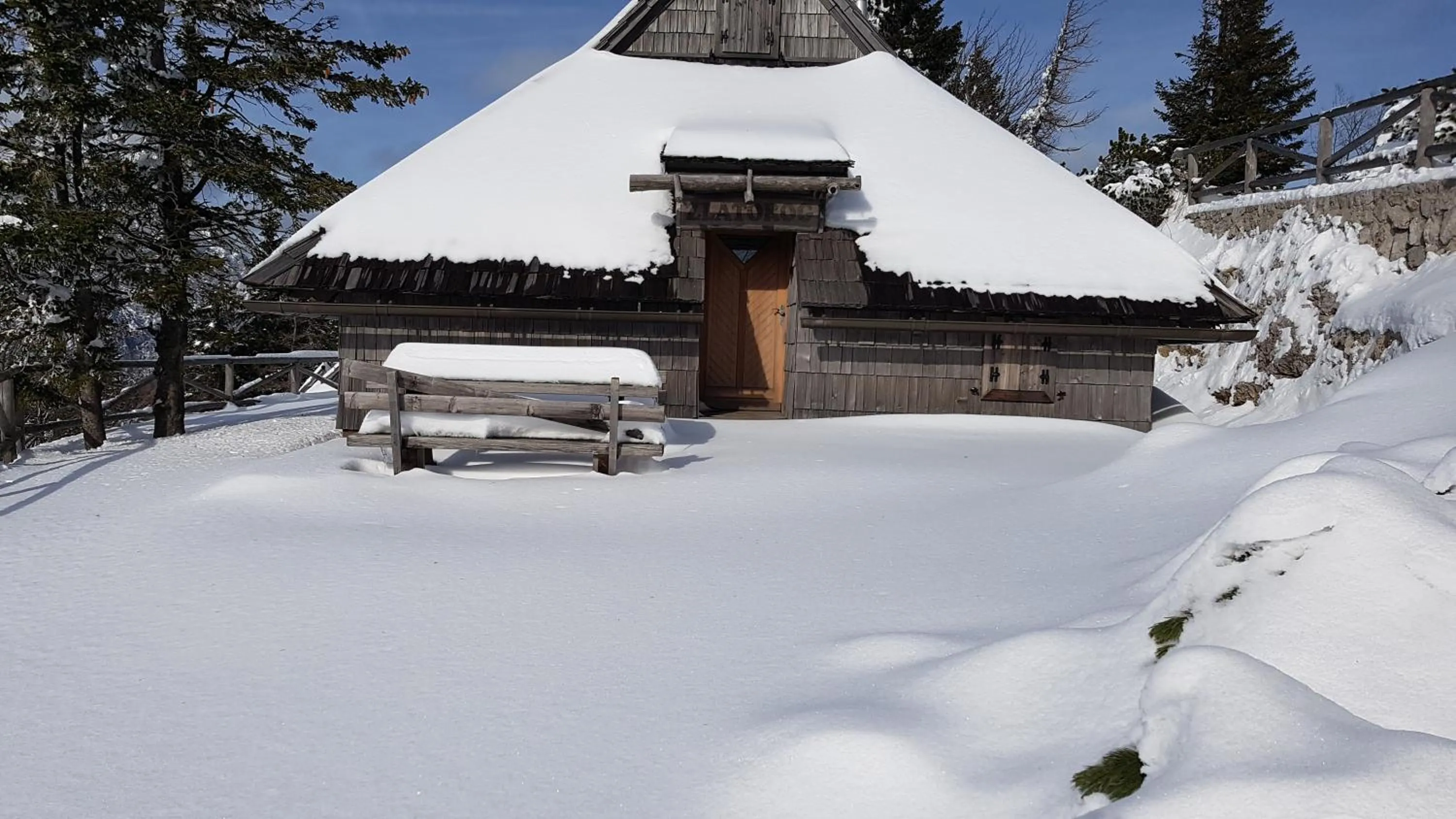 Property building in Koča Zlatorog - Velika planina