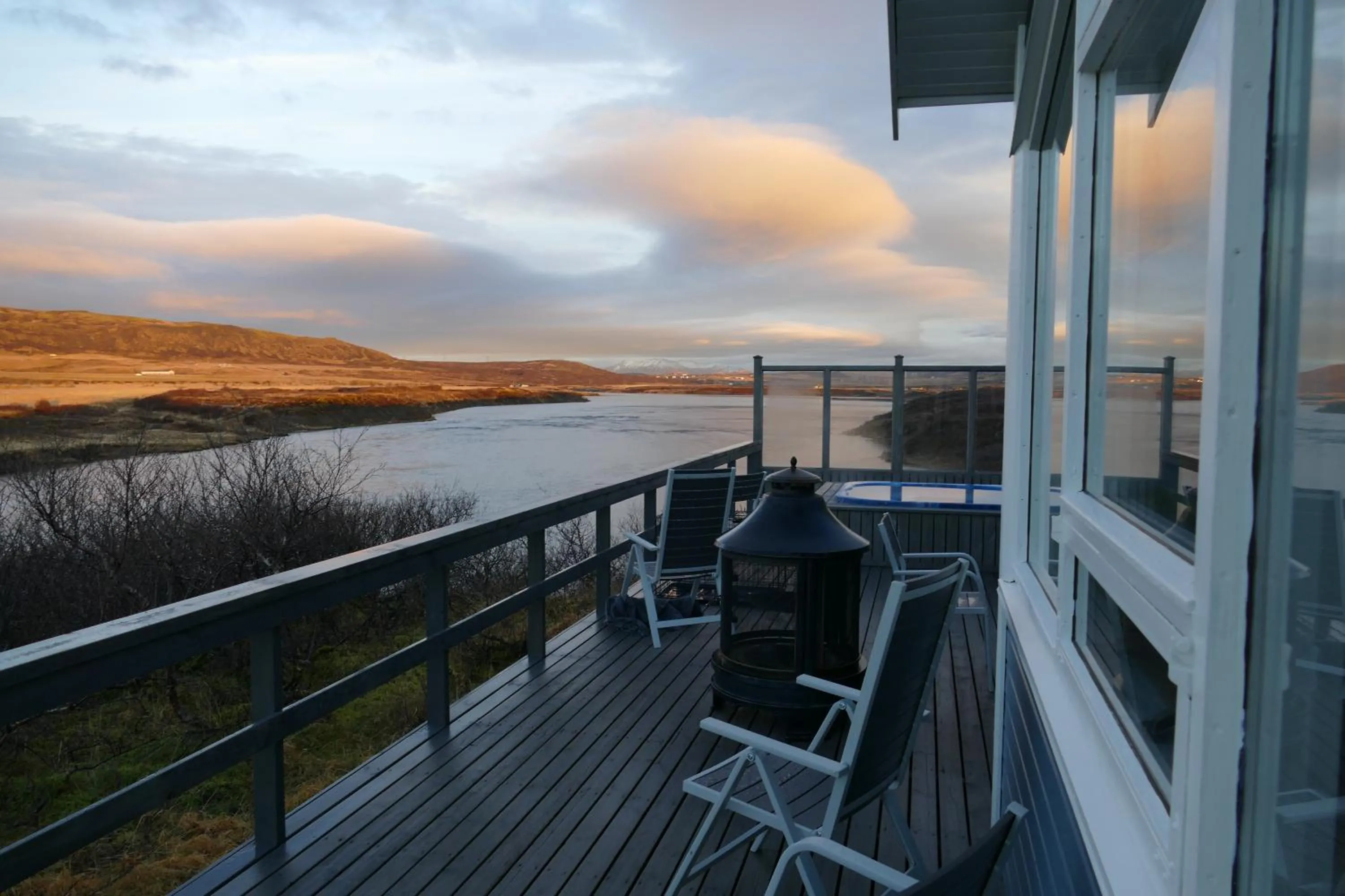 Area and facilities in Riverfront romantic Asgardur vacation home of comfort