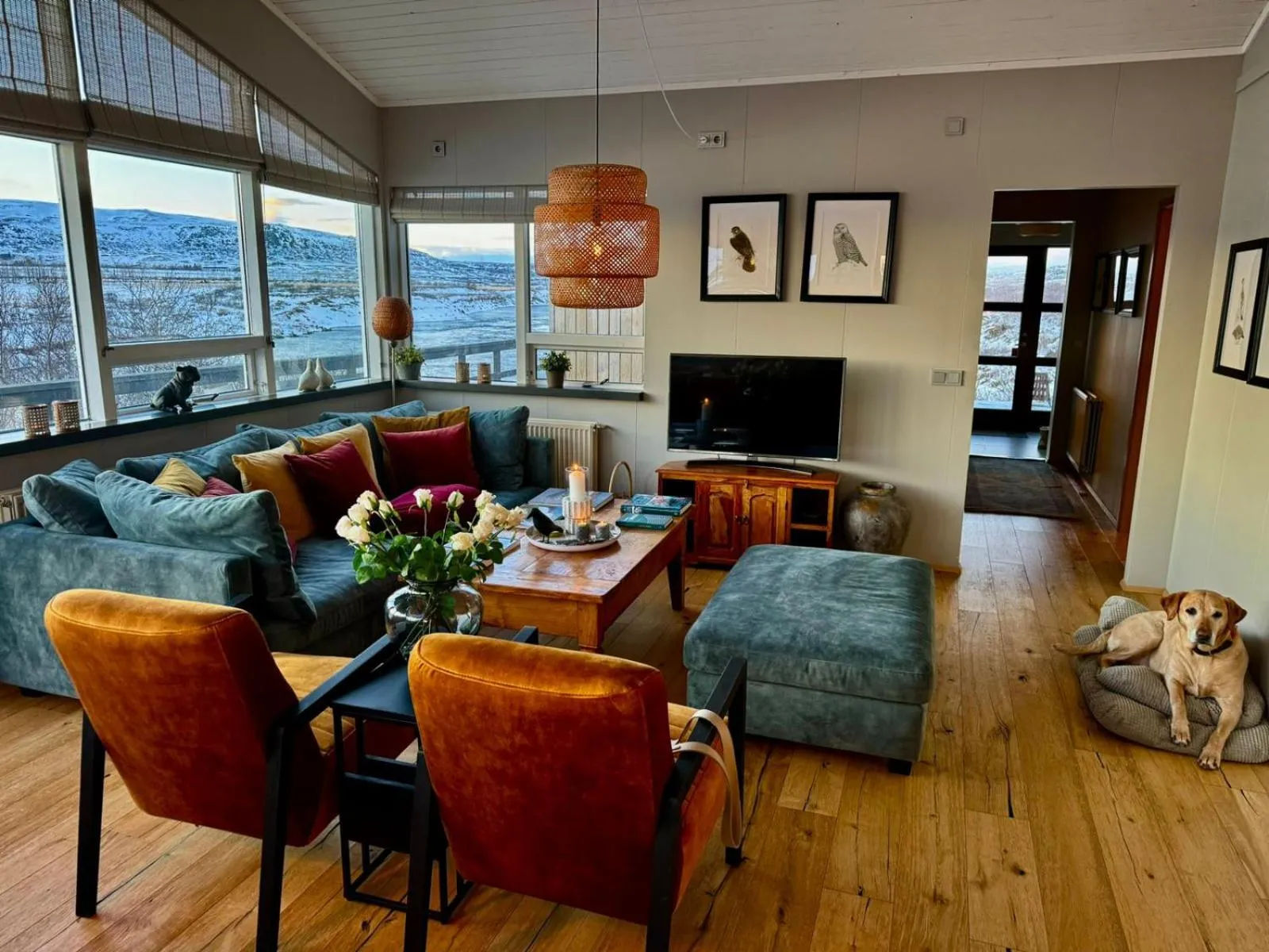 Riverfront romantic Asgardur vacation home of comfort