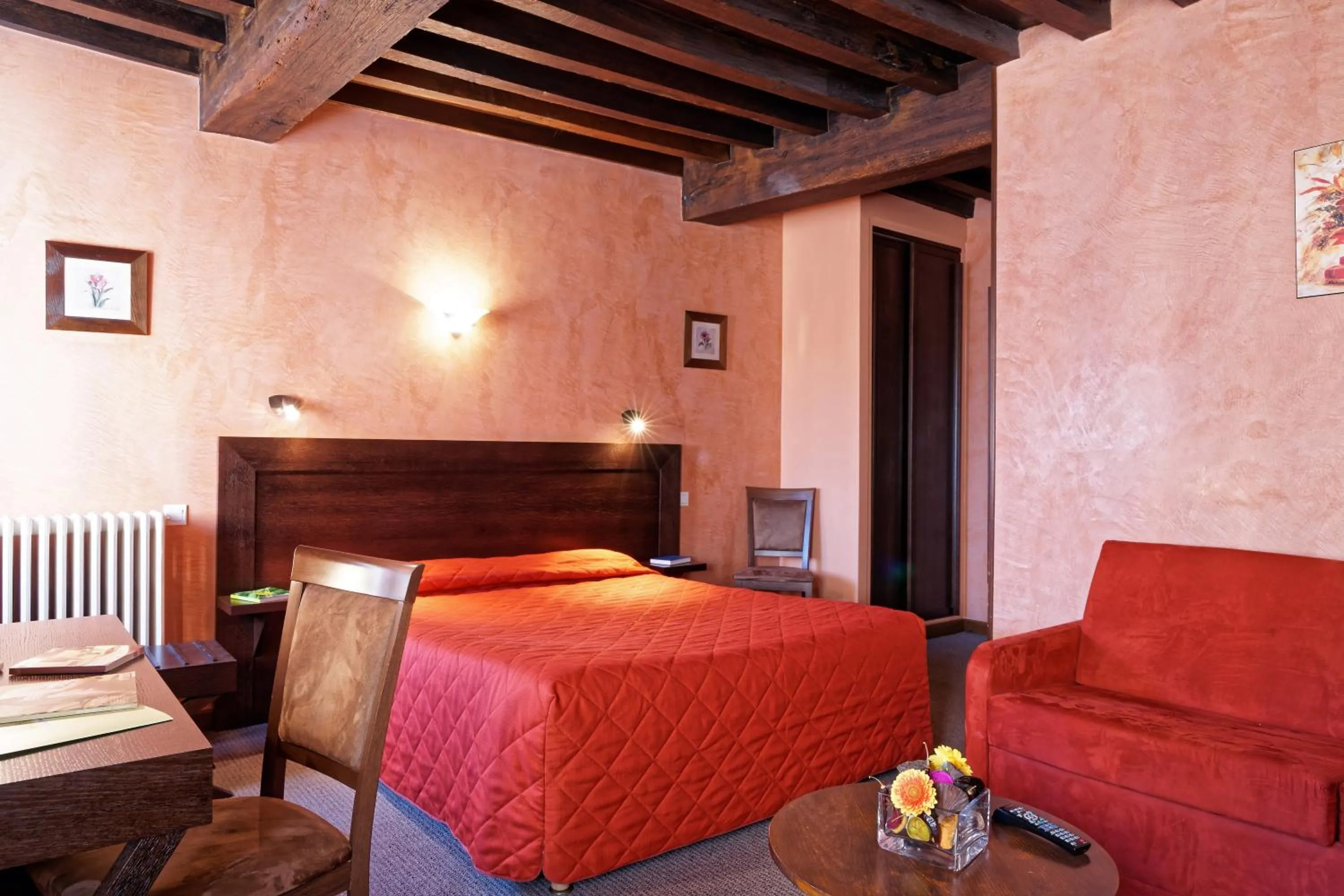 Bedroom, Bed in Logis Des Trois Maures