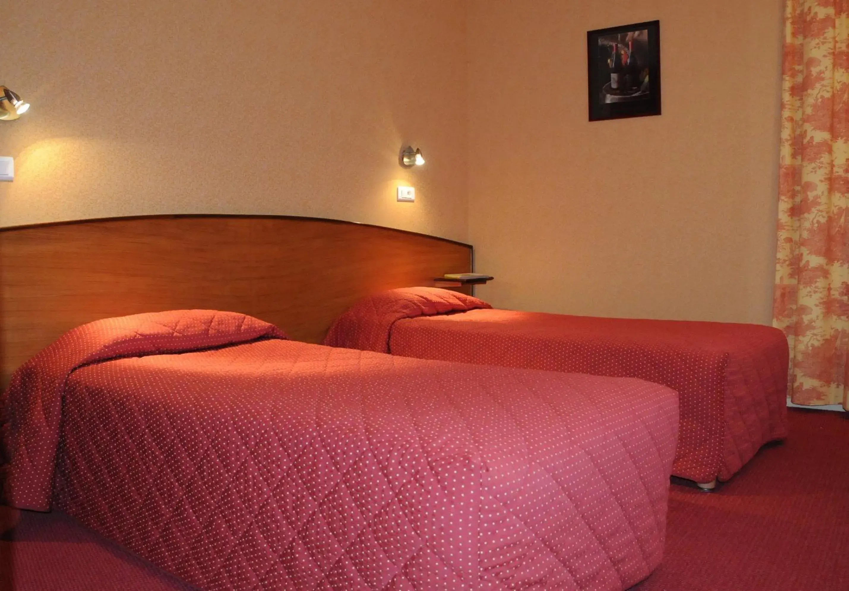 Double or Twin Room in Logis Des Trois Maures Double or Twin Room in Logis Des Trois Maures