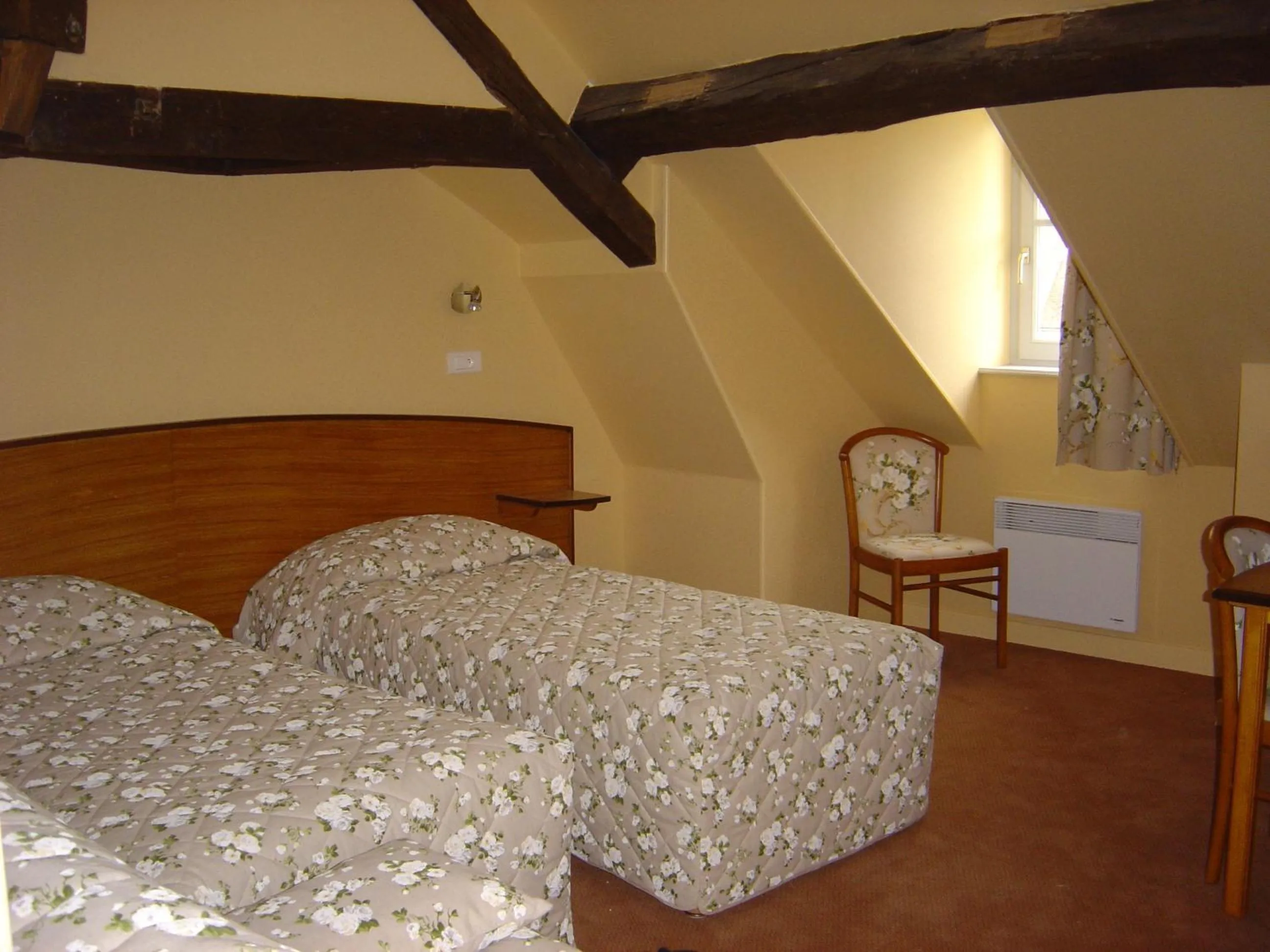 Bedroom, Bed in Logis Des Trois Maures