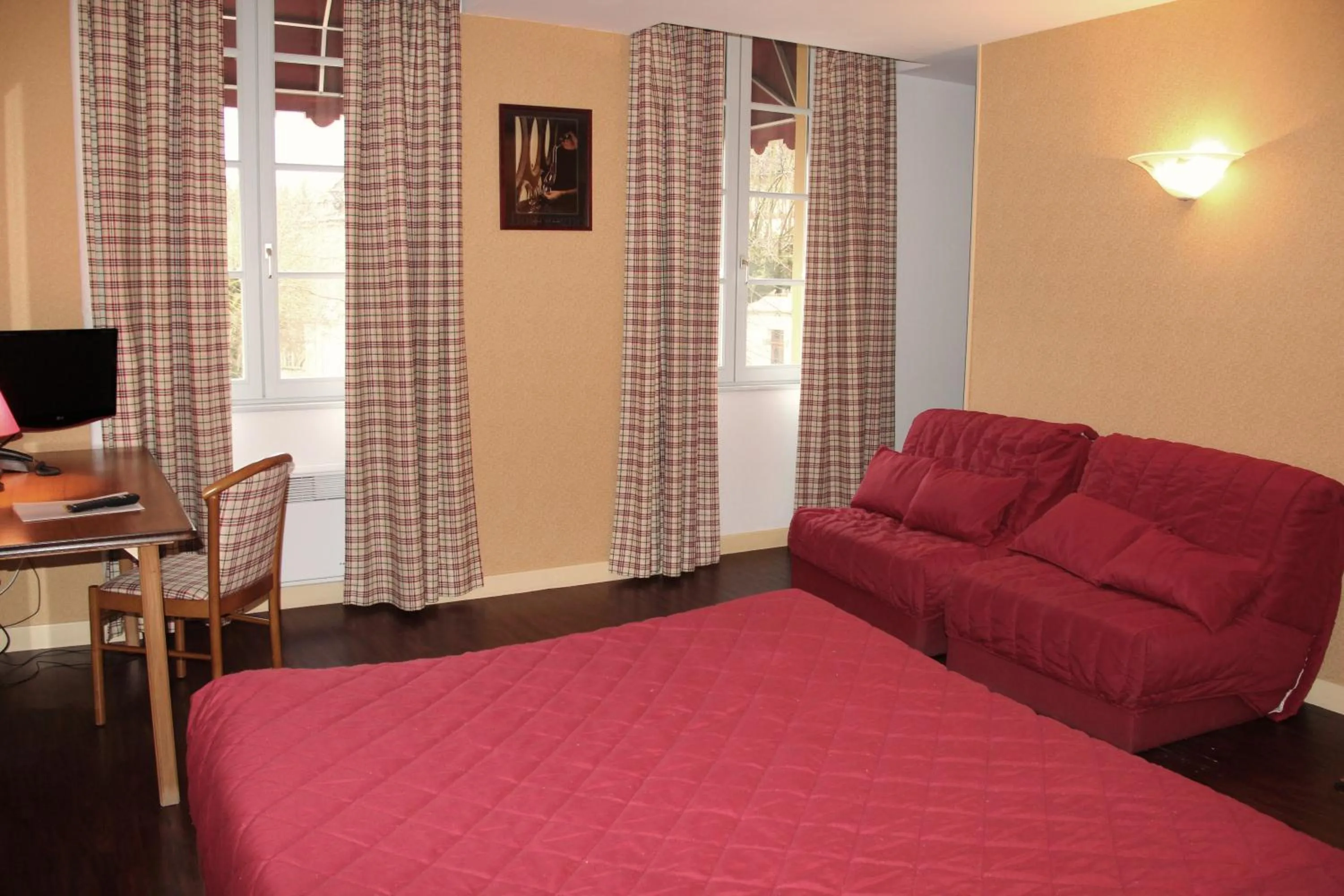 Photo of the whole room, Bed in Logis Des Trois Maures