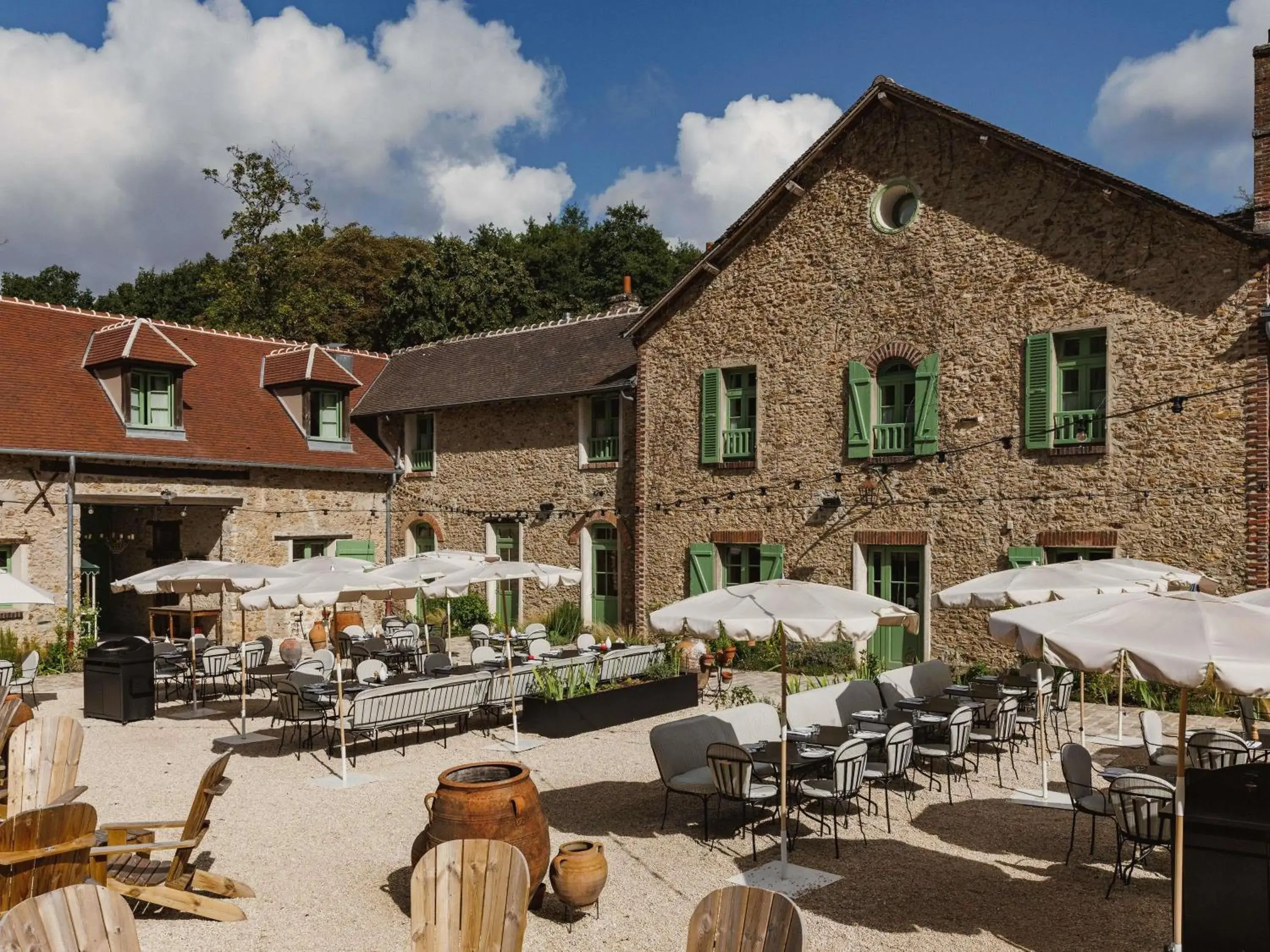 Restaurant/places to eat in Abbaye Des Vaux De Cernay Restaurant/places to eat in Abbaye Des Vaux De Cernay