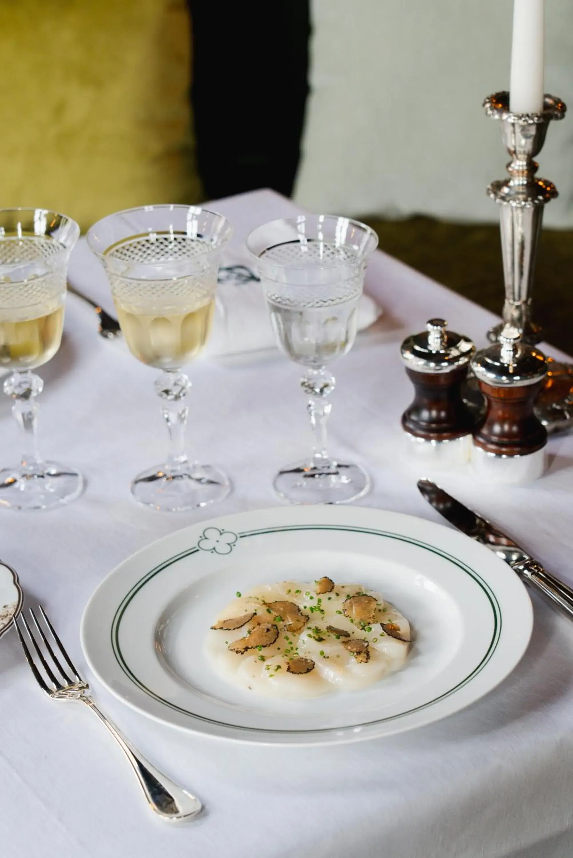 Restaurant/places to eat in Abbaye Des Vaux De Cernay Restaurant/places to eat in Abbaye Des Vaux De Cernay