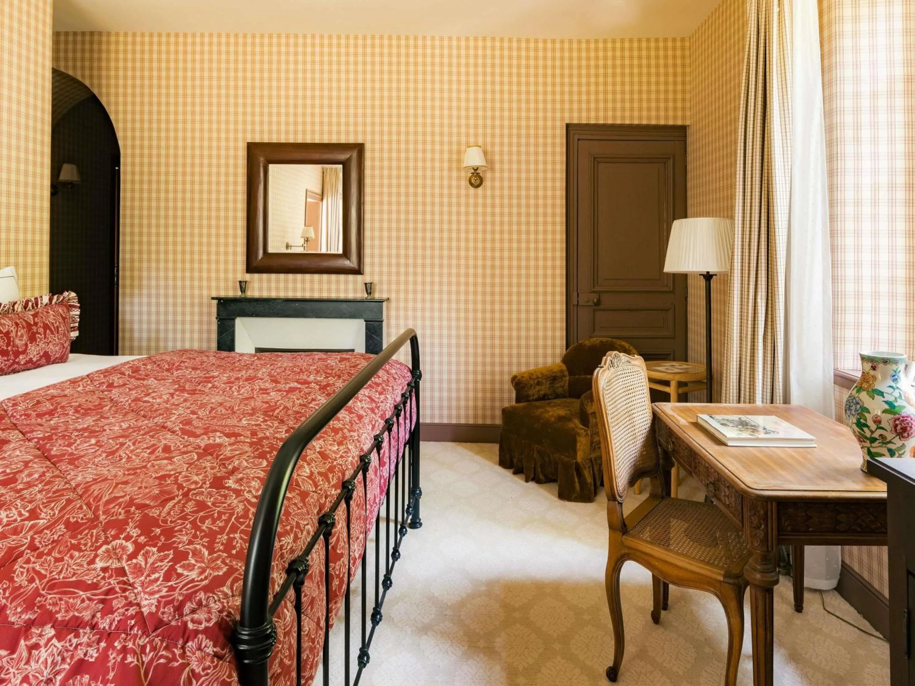 Bedroom, Bed in Abbaye Des Vaux De Cernay