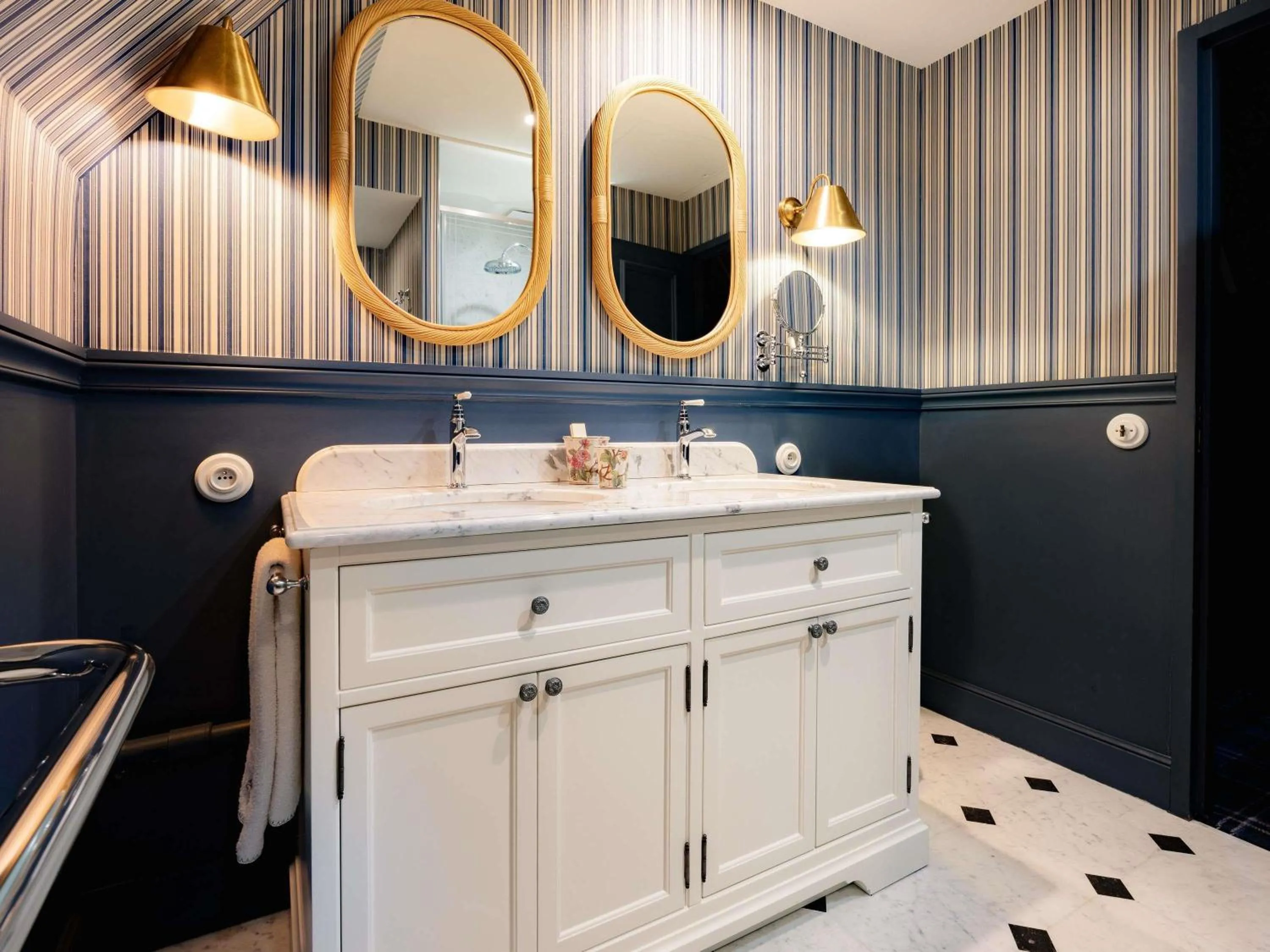 Bathroom in Abbaye Des Vaux De Cernay