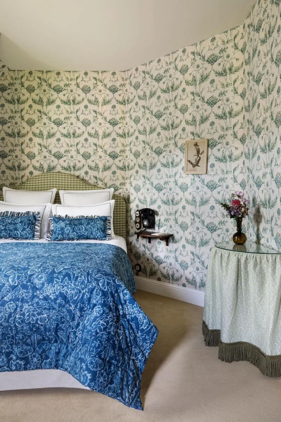 Bed in Abbaye Des Vaux De Cernay