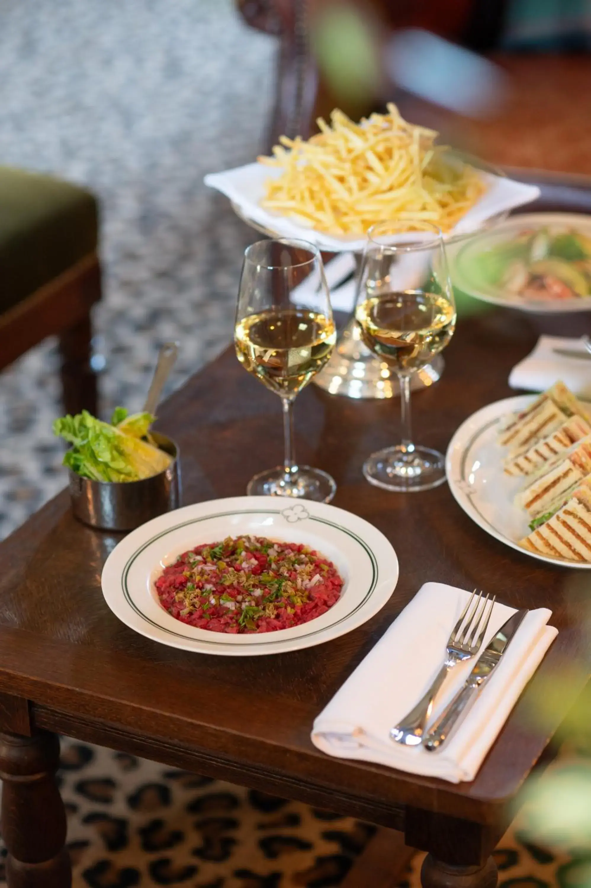 Restaurant/places to eat in Abbaye Des Vaux De Cernay Restaurant/places to eat in Abbaye Des Vaux De Cernay