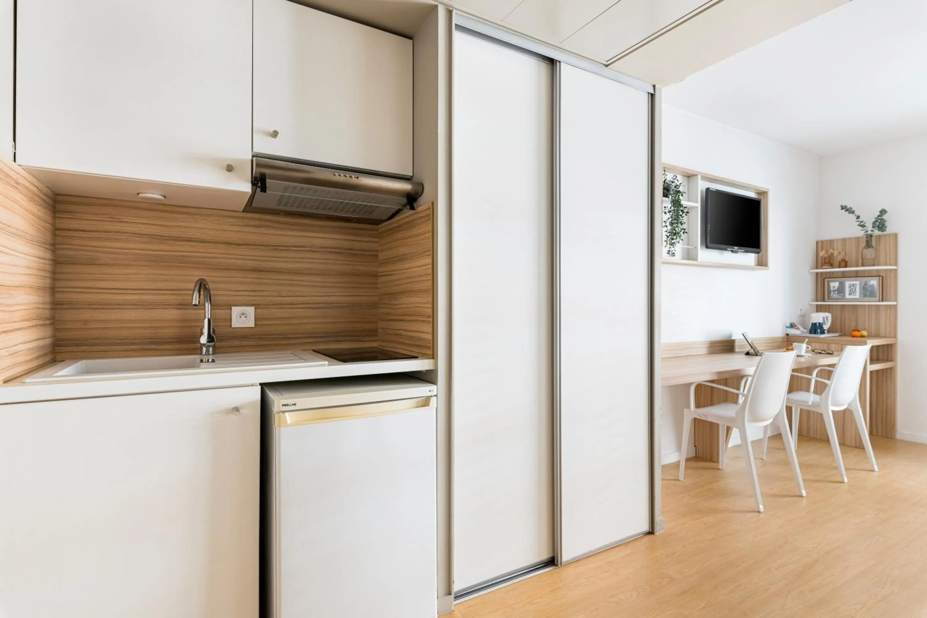 TV and multimedia in Appart hôtel Q7 Lodge Lyon 7