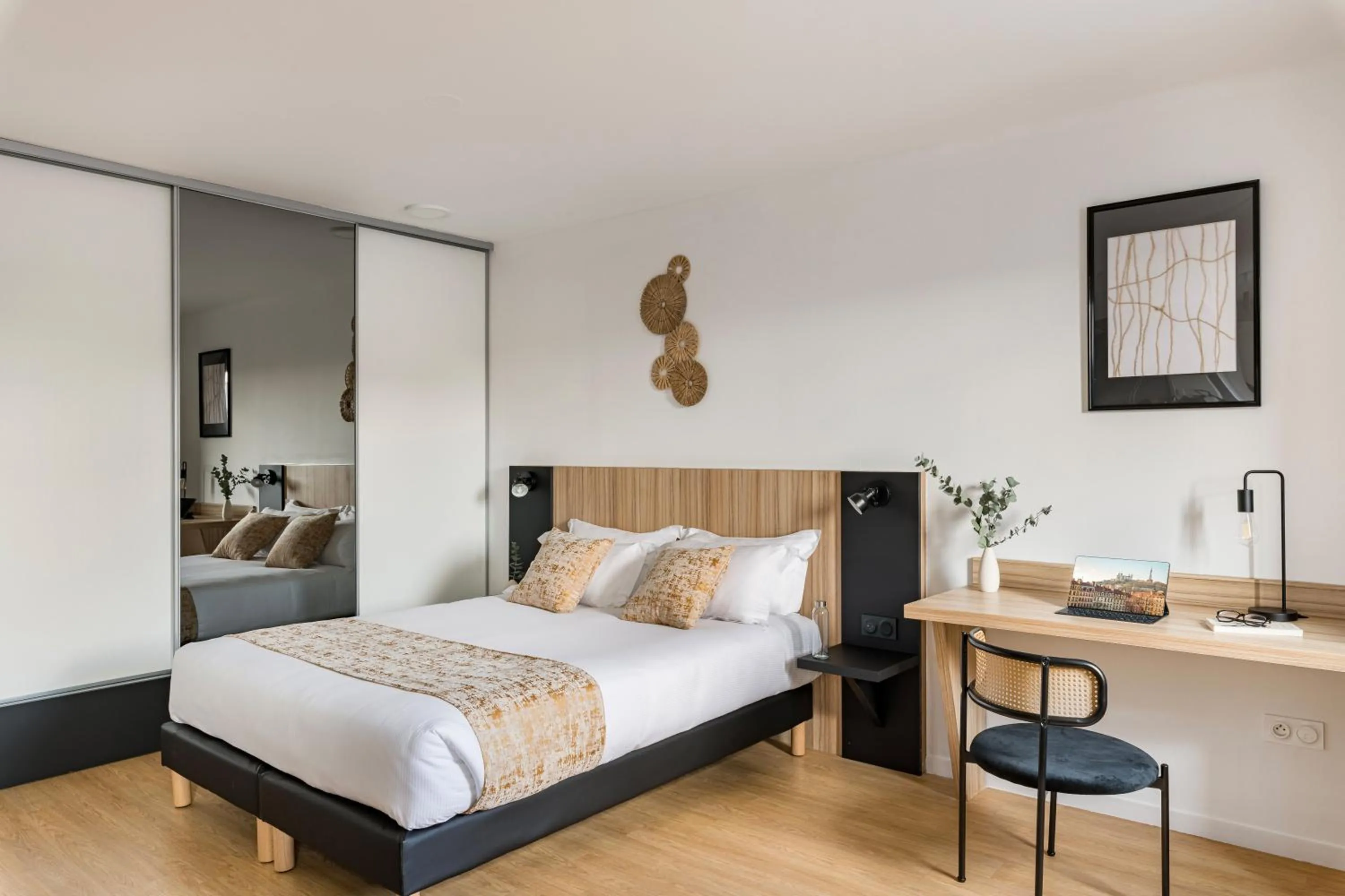 Bed in Appart hôtel Q7 Lodge Lyon 7